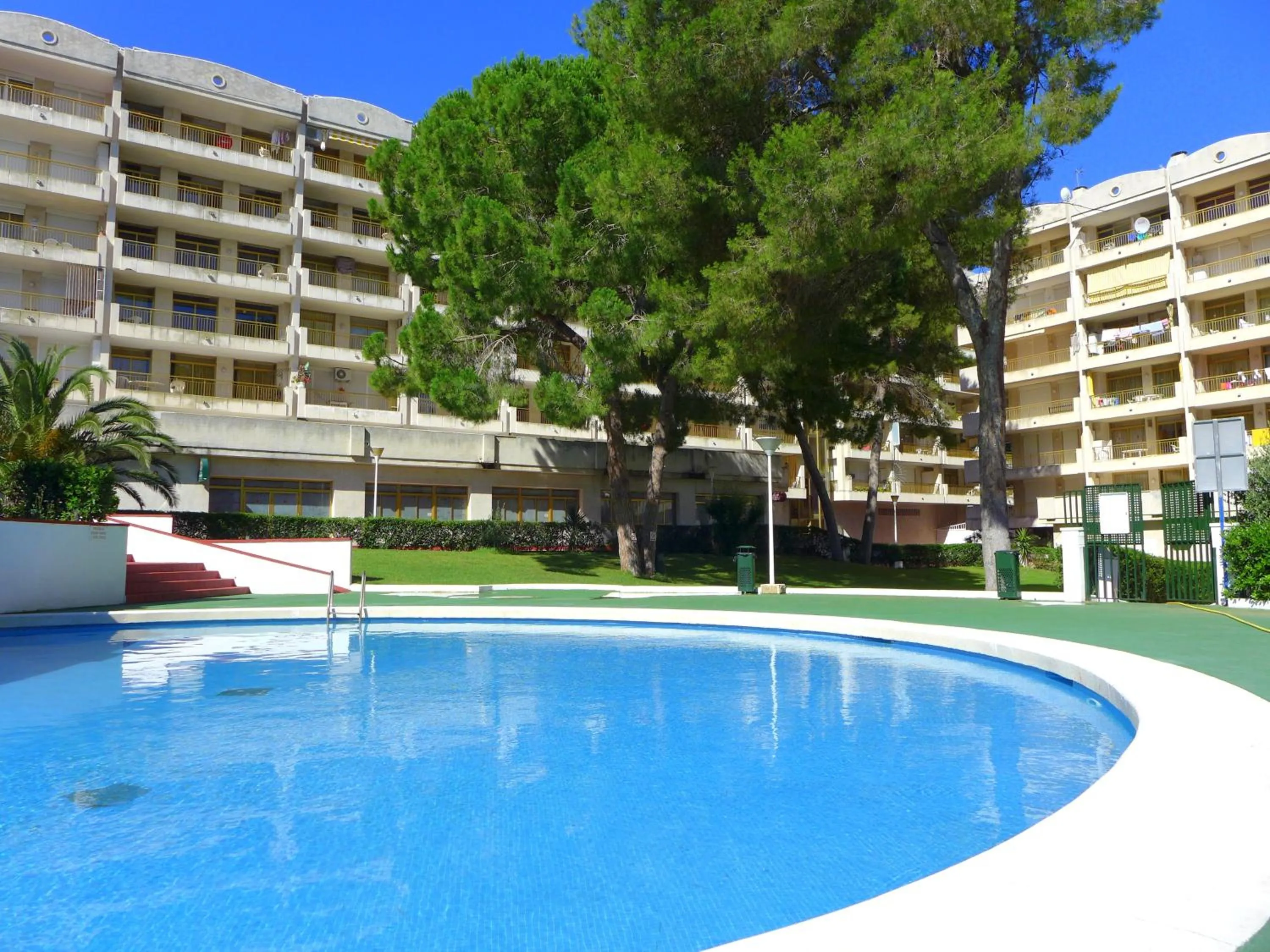 Swimming pool in Catalonia Park Apartamentos