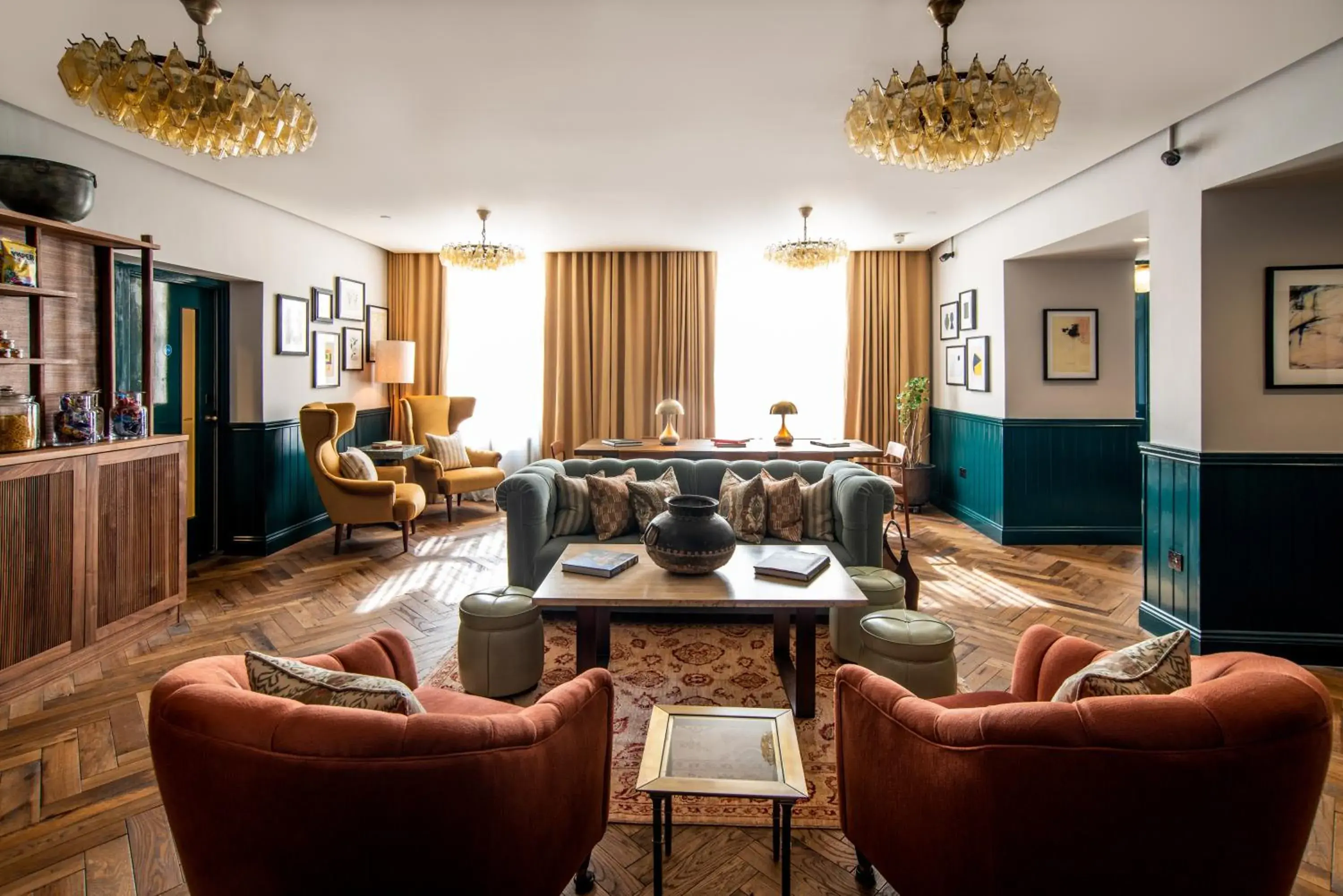 Property building in Native Hyde Park Property building in Native Hyde Park