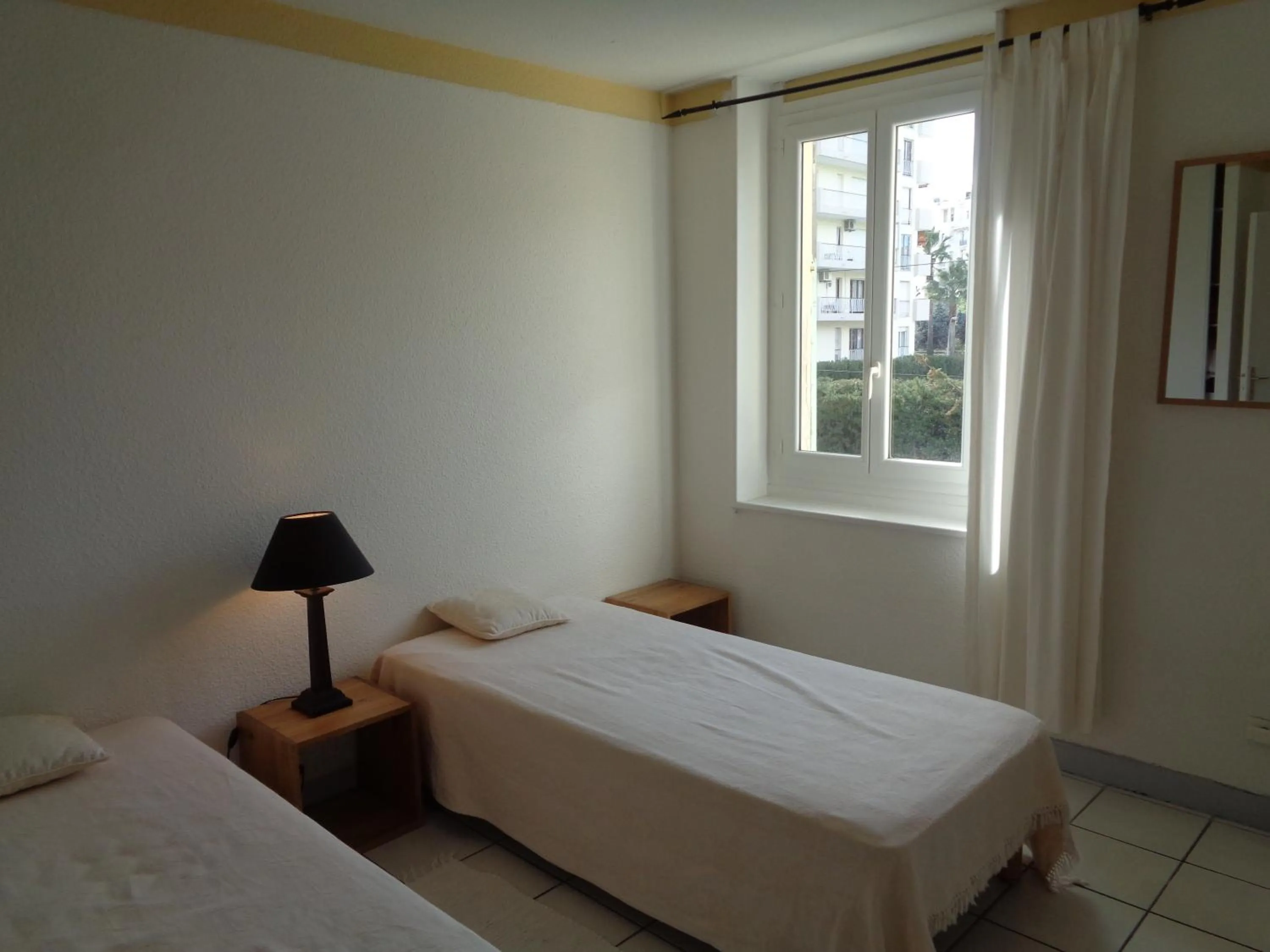 Photo of the whole room, Bed in Croisette-Oasis