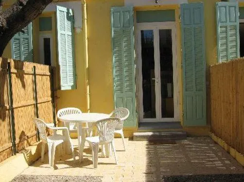 Facade/entrance in Croisette-Oasis