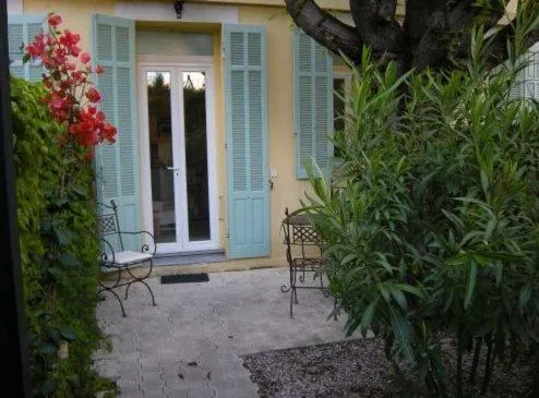 Facade/entrance in Croisette-Oasis