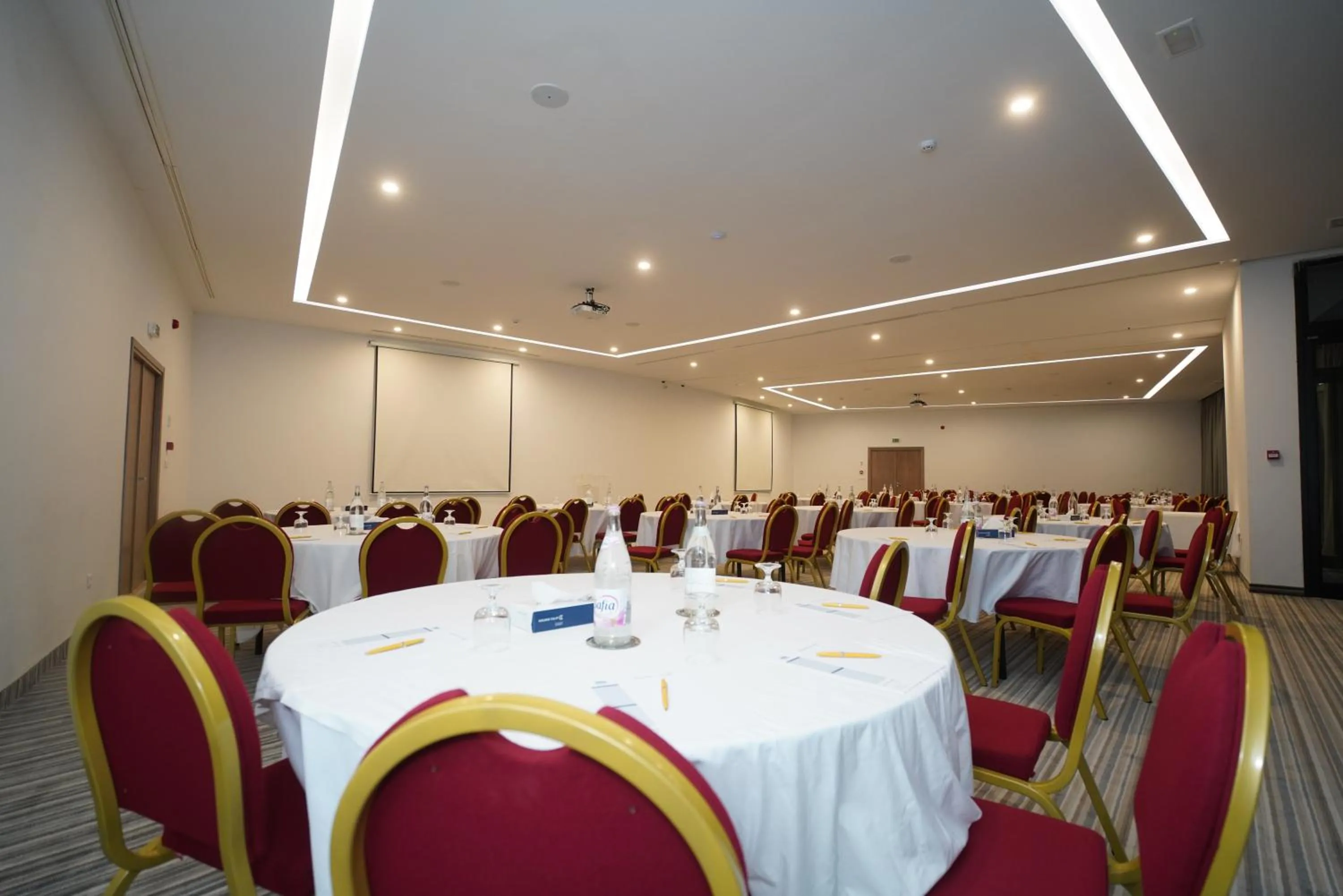Meeting/conference room in Royal Tulip Taj Sultan