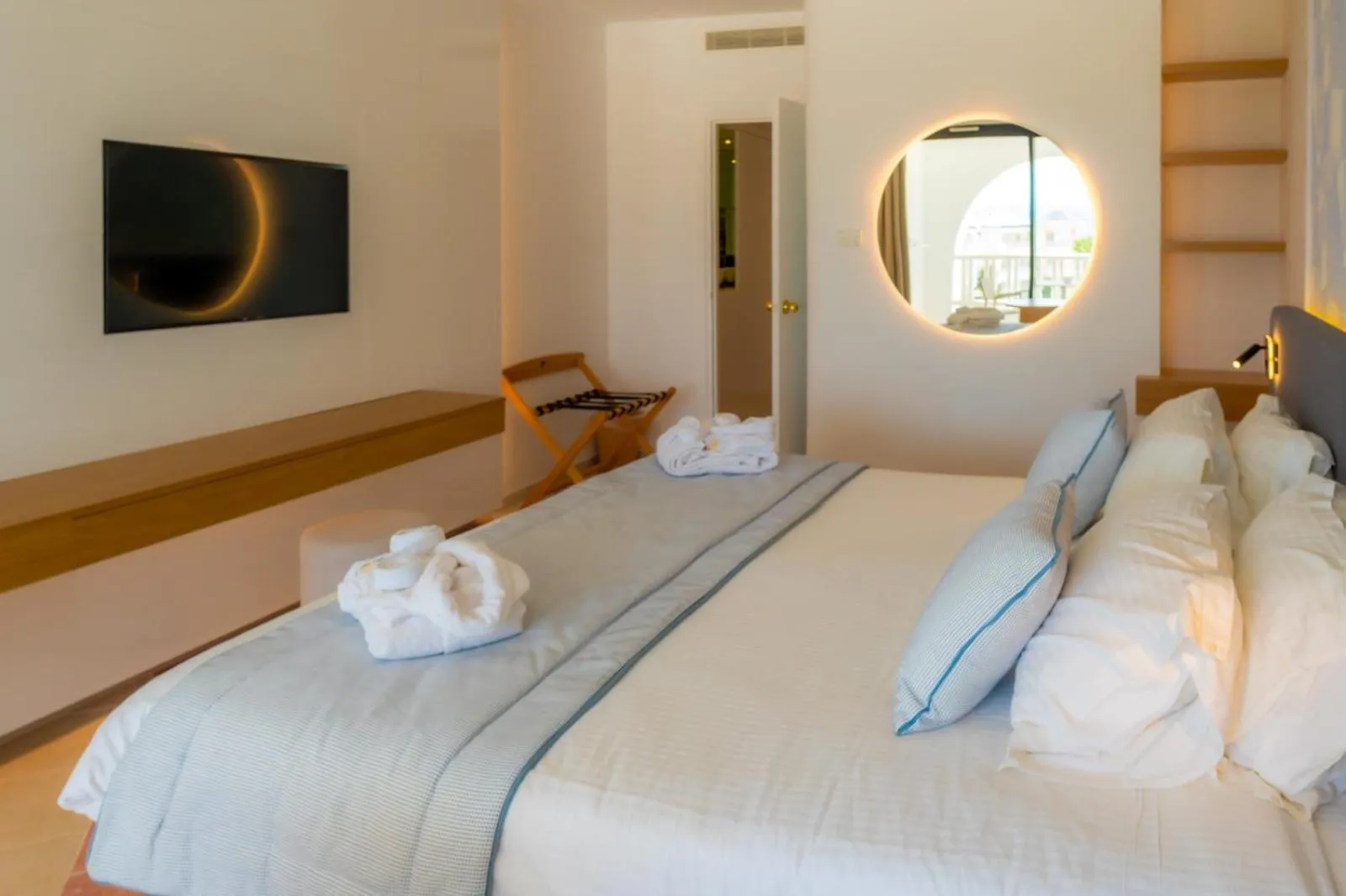 Bed in Royal Tulip Taj Sultan