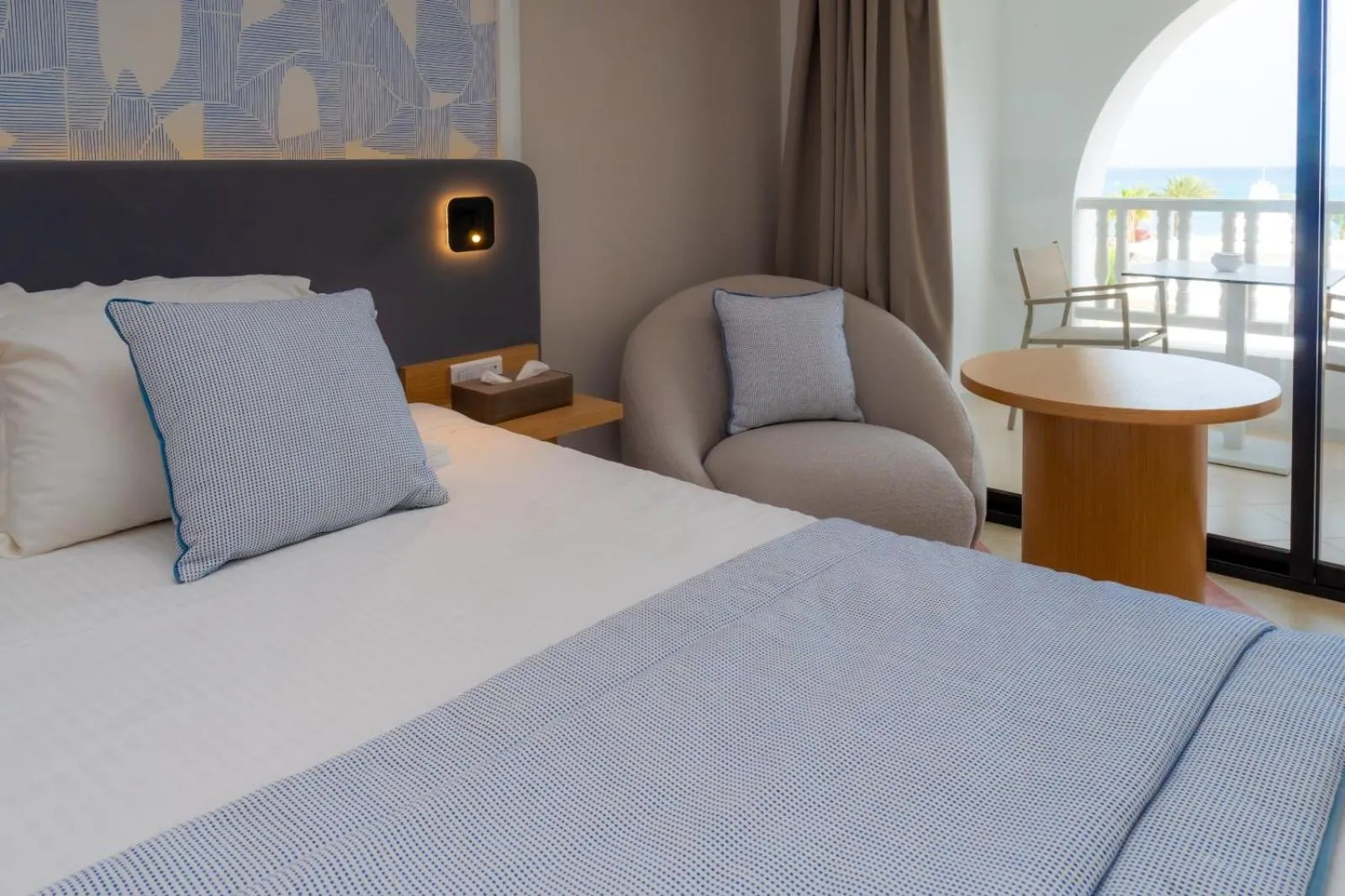 Bed in Royal Tulip Taj Sultan