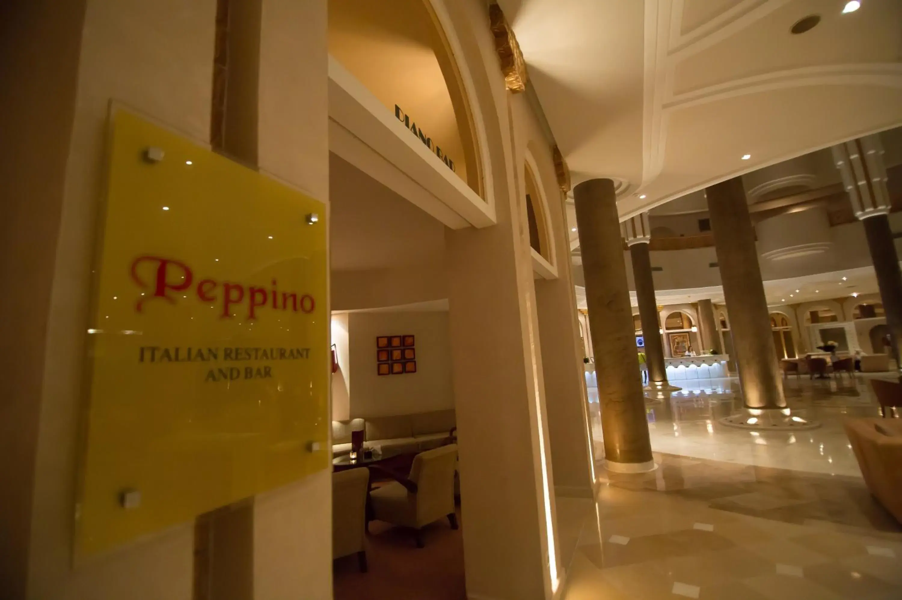 Restaurant/places to eat in Golden Tulip Taj Sultan Resort Restaurant/places to eat in Golden Tulip Taj Sultan Resort