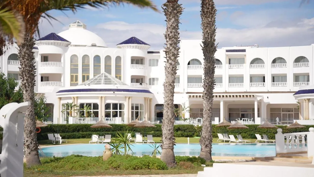 Swimming pool in Royal Tulip Taj Sultan