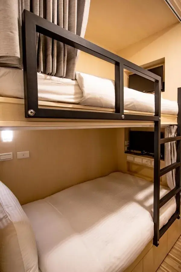 Bunk Bed in Beauty Avenue Inn