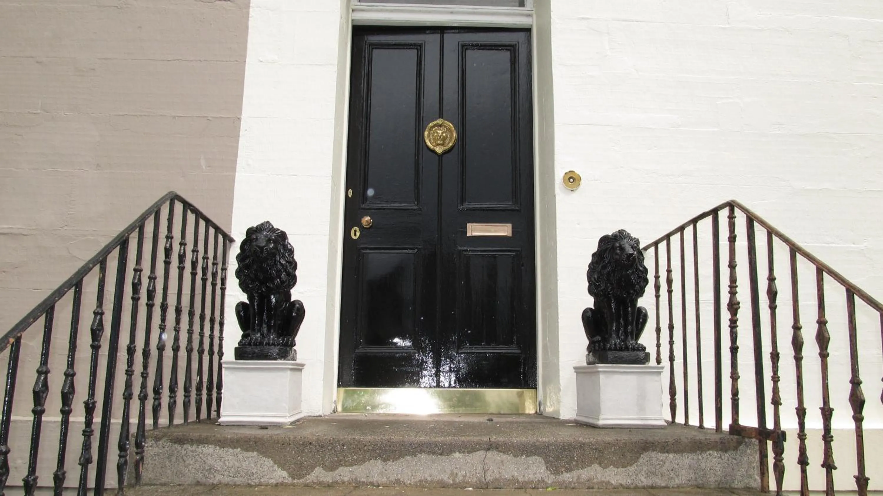 Facade/entrance in The Townhouse