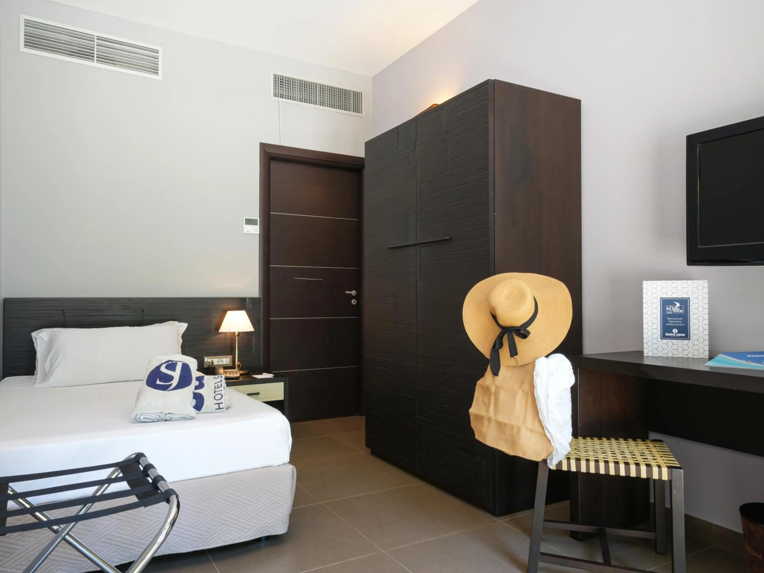 Bedroom, Bed in Le Dune Resort