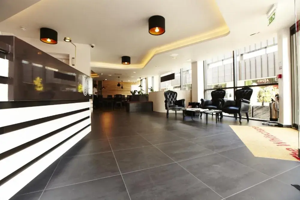 Facade/entrance in The Whitechapel Facade/entrance in The Whitechapel