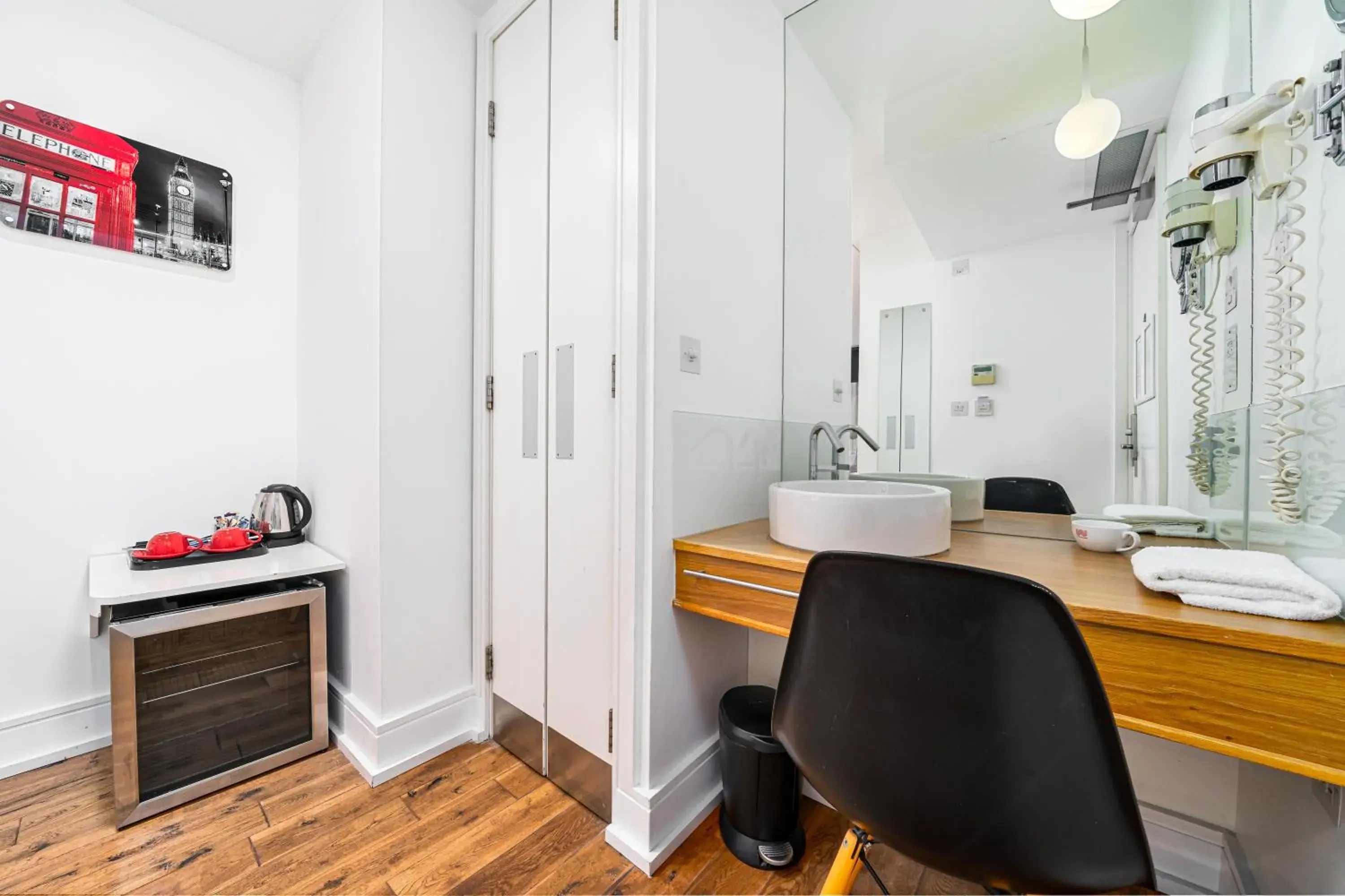 Coffee/tea facilities in The Whitechapel Coffee/tea facilities in The Whitechapel