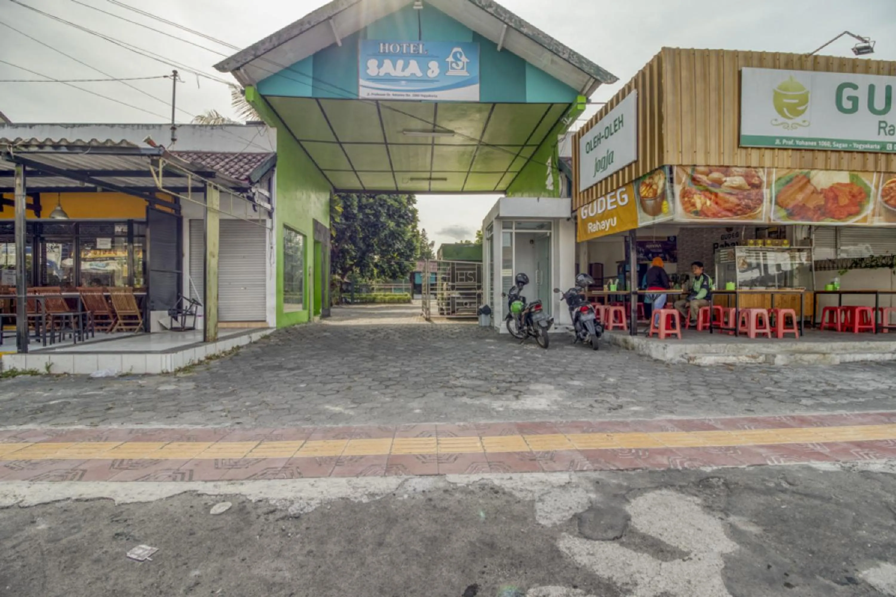 Facade/entrance in RedDoorz @ Sagan Jogja 2