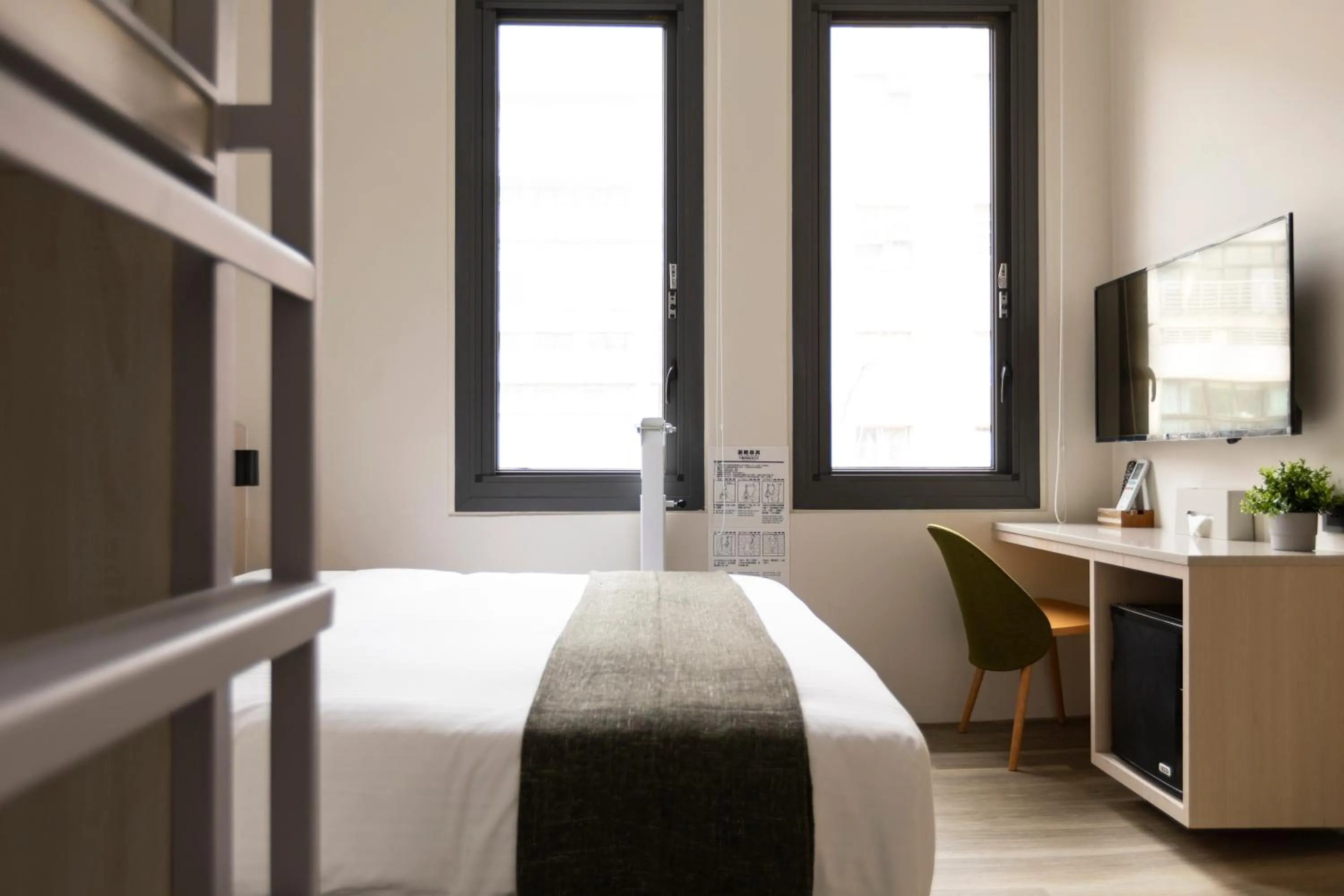 Photo of the whole room, Bed in Meander 1948