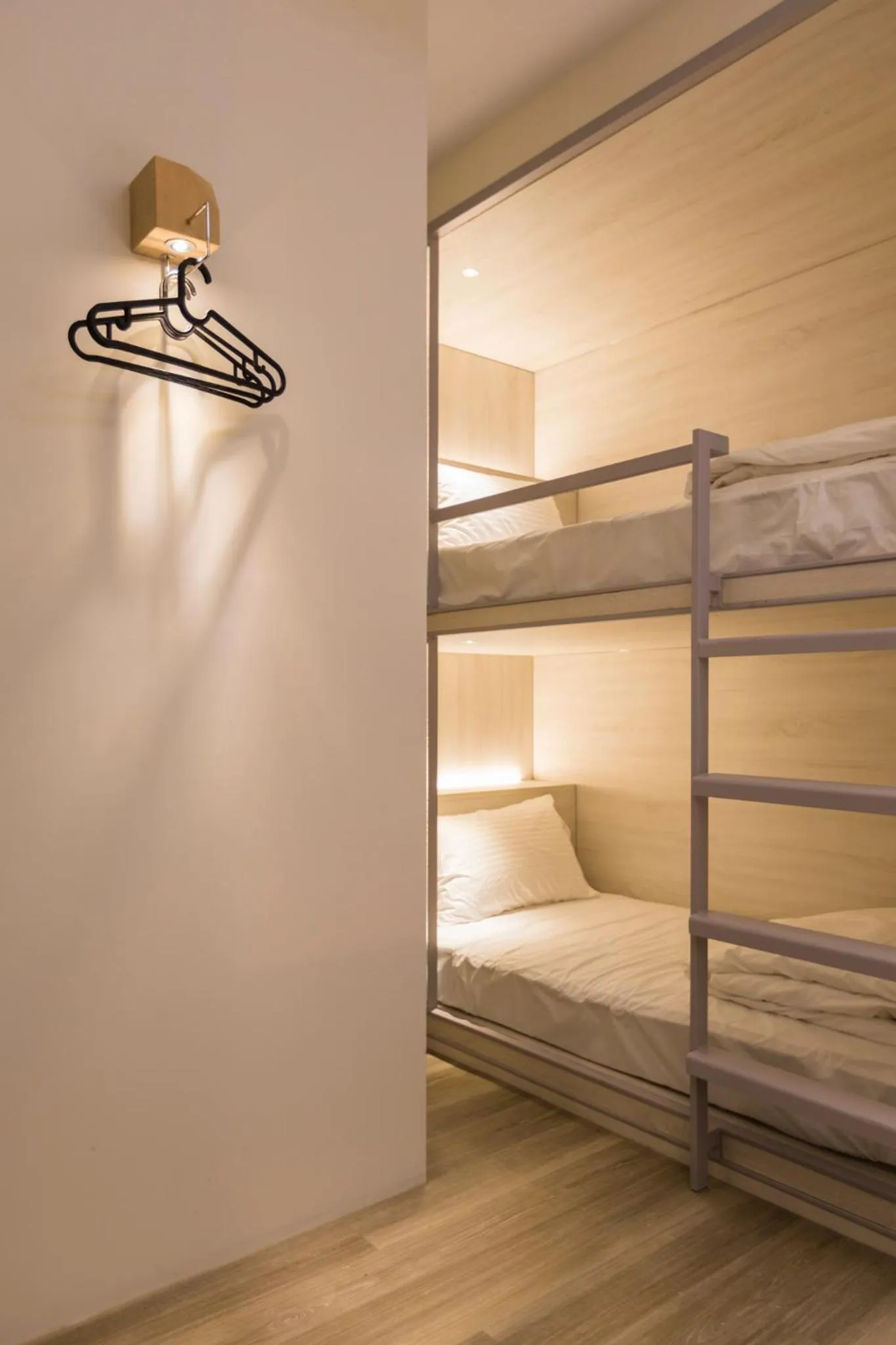 Photo of the whole room, Bed in Meander 1948