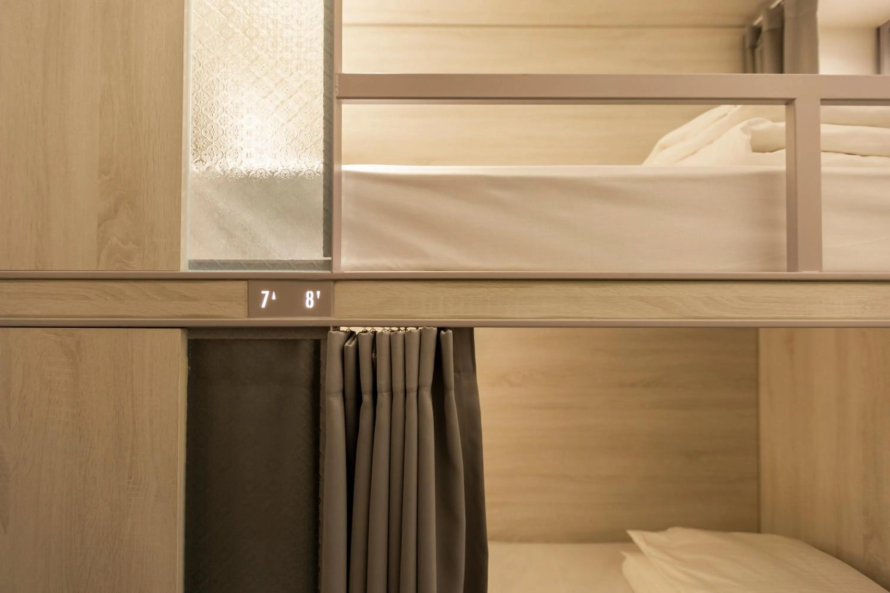 Photo of the whole room, Bed in Meander 1948