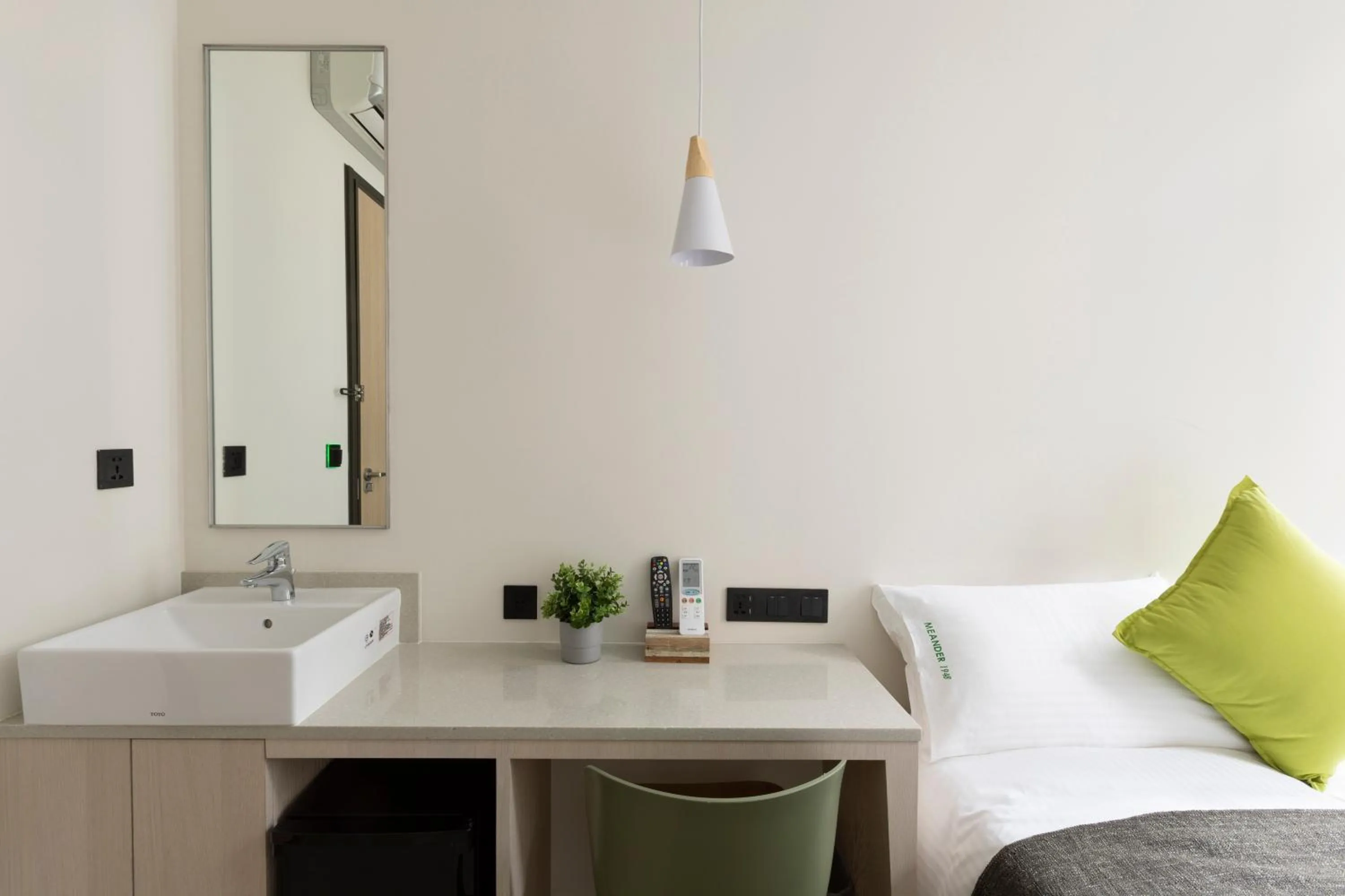 Photo of the whole room, Bed in Meander 1948