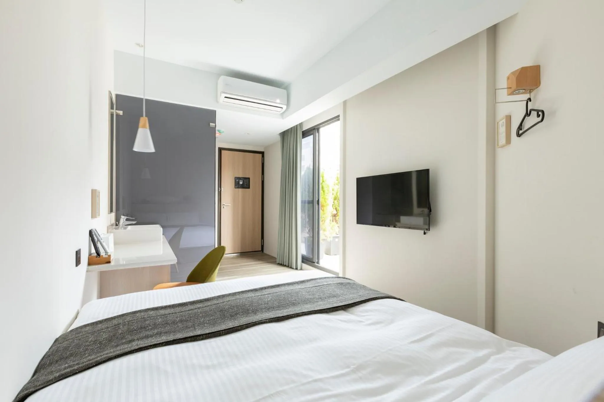 Photo of the whole room, Bed in Meander 1948