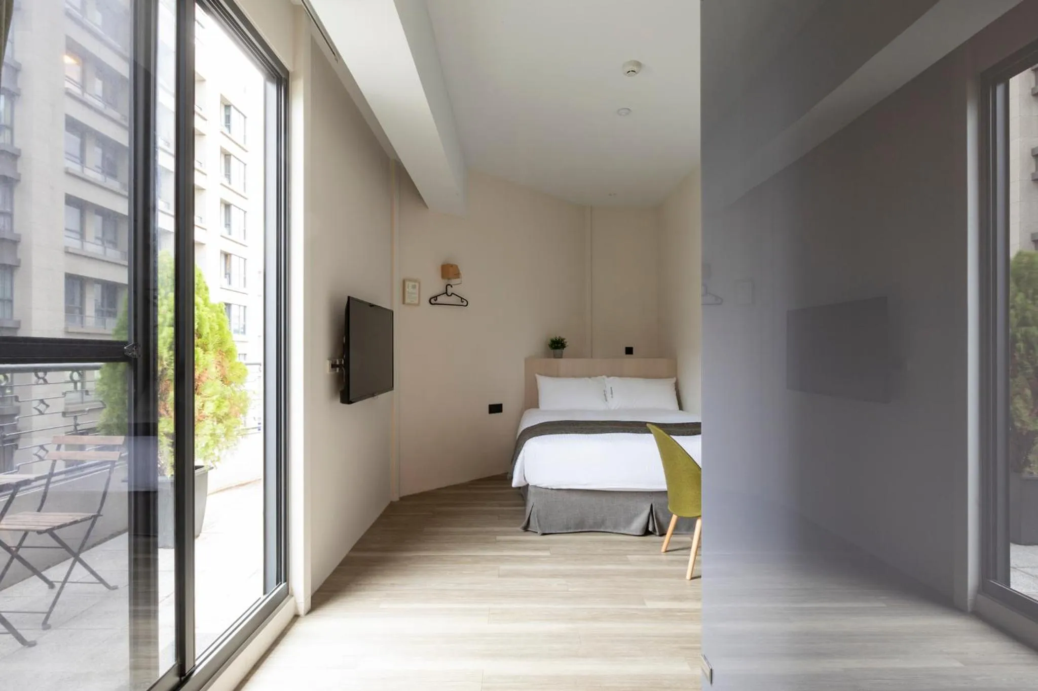 Photo of the whole room, Bed in Meander 1948