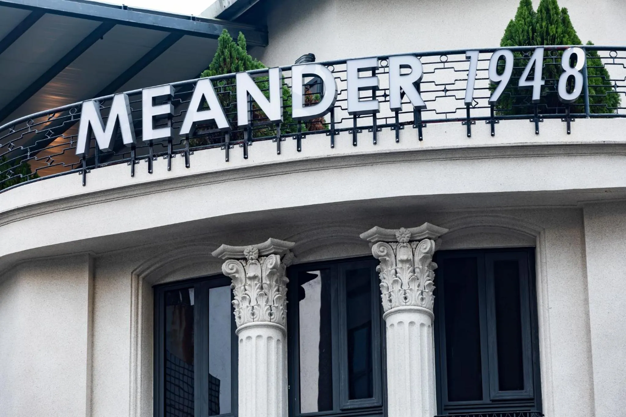 Property logo or sign in Meander 1948