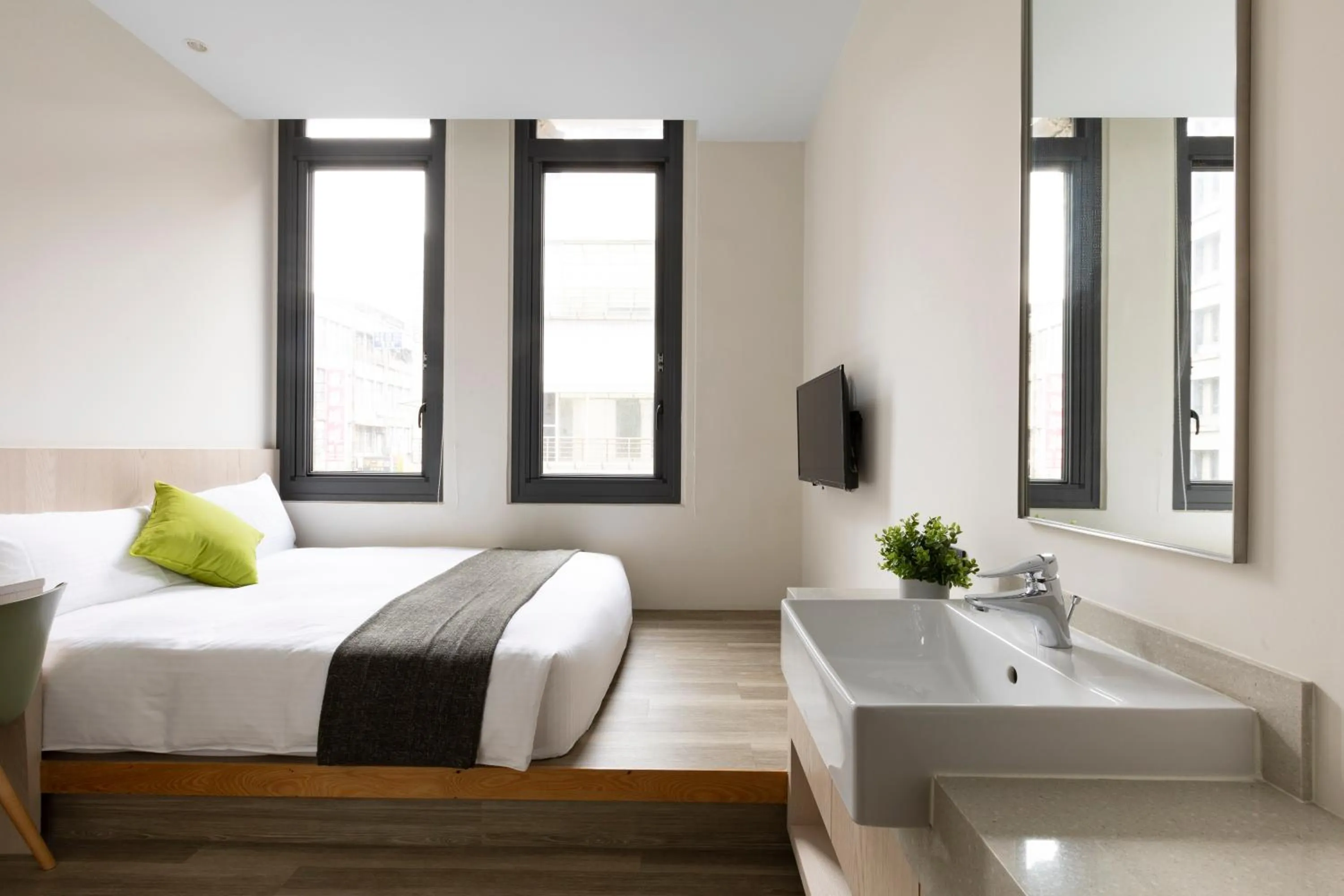 Photo of the whole room, Bed in Meander 1948