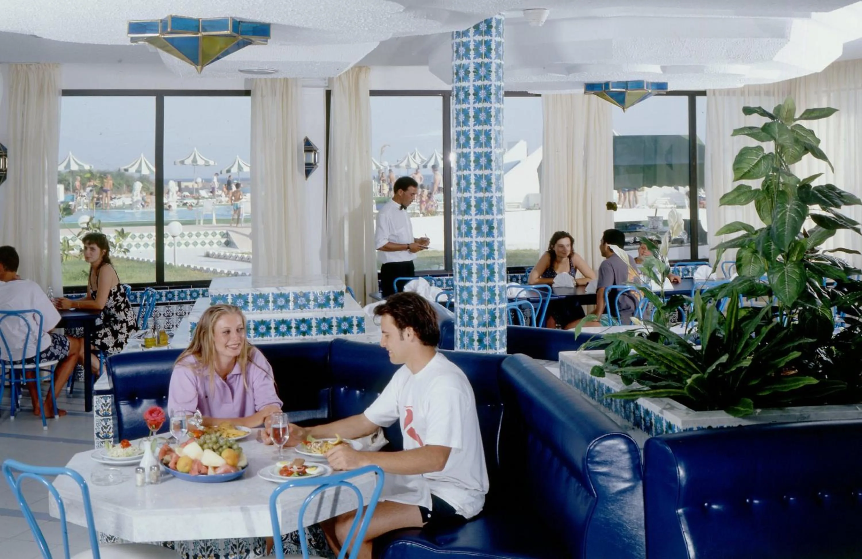 Restaurant/Places to Eat in Helya Beach Resort