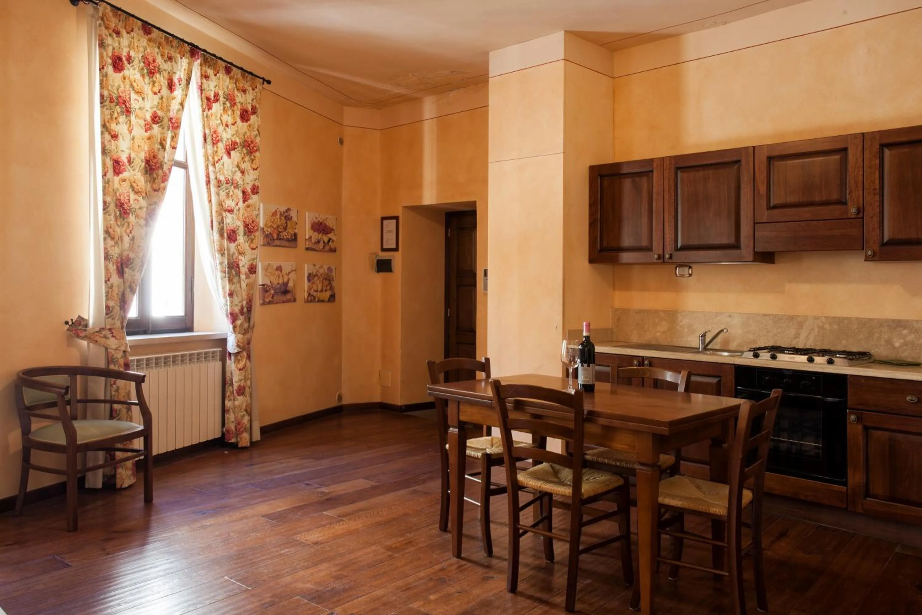 Kitchen or kitchenette, Dining Area in Residenza Palazzo Saloni