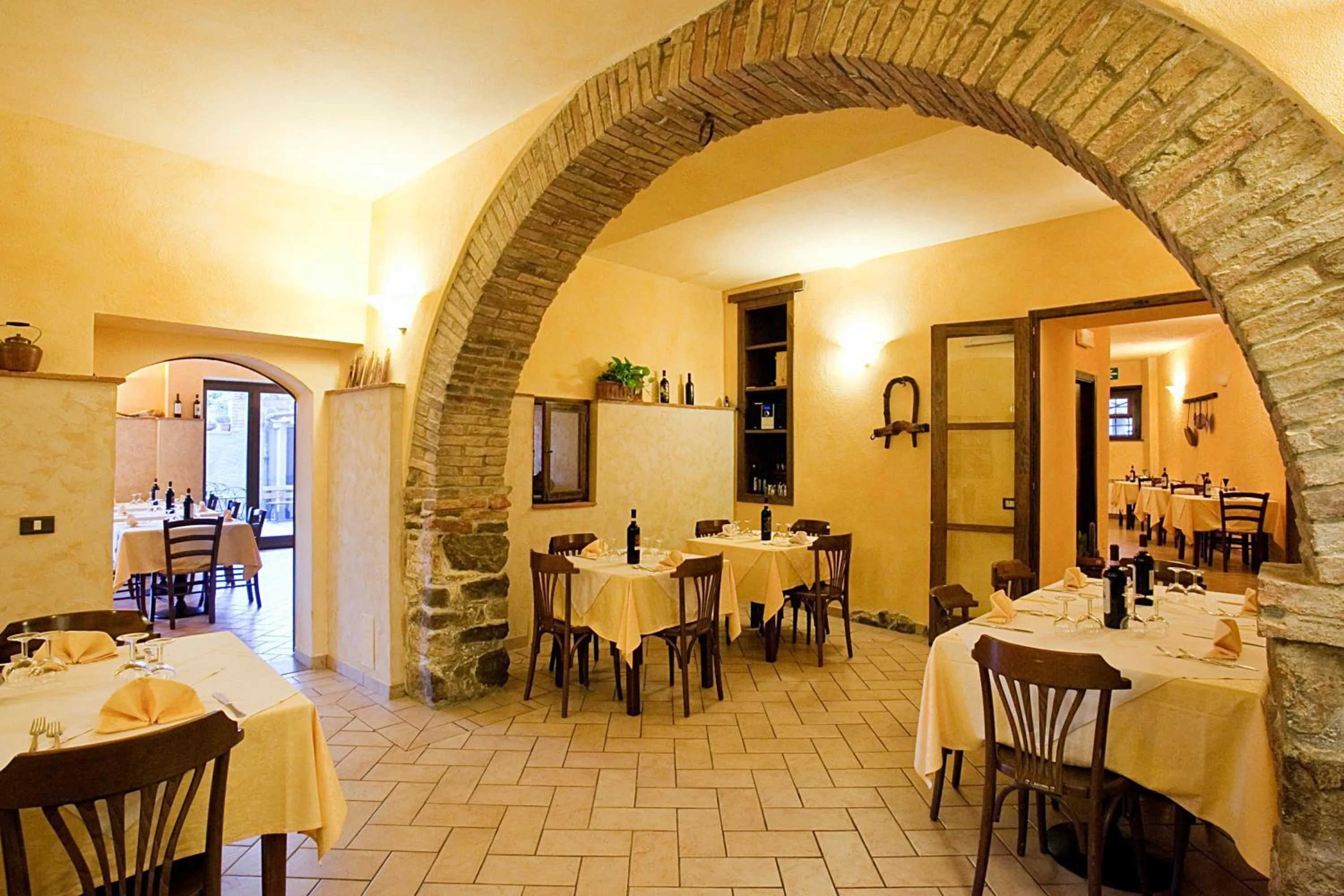 Restaurant/Places to Eat in Residenza Palazzo Saloni
