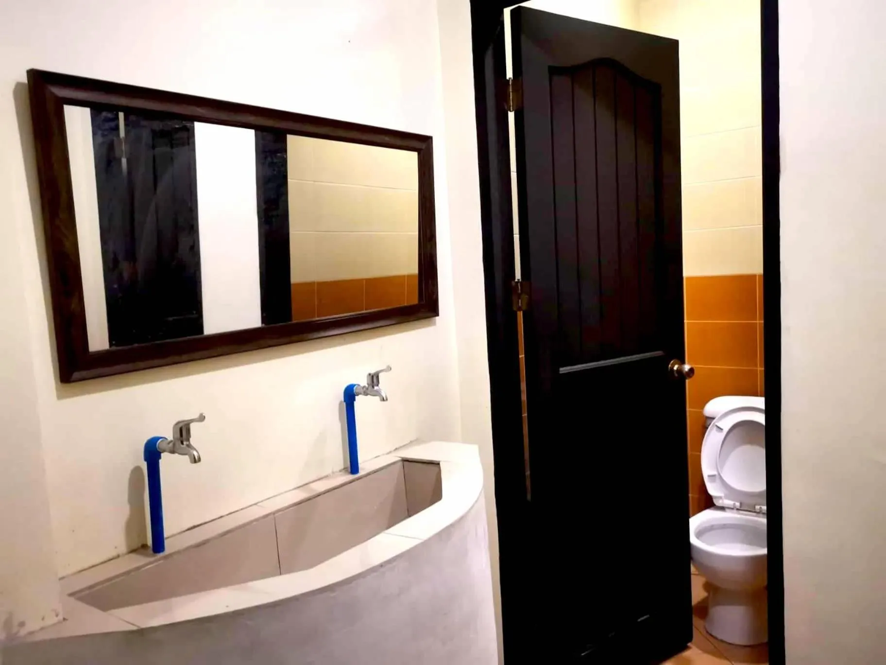 Bathroom in The Runway Inn - Mactan Cebu
