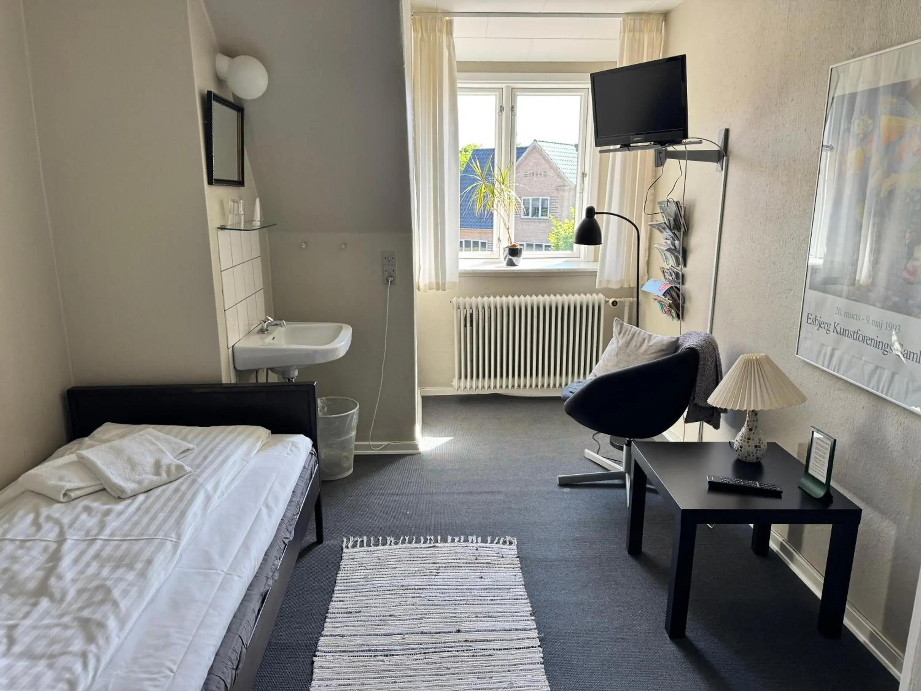 Single Room with Shared Bathroom in Gredstedbro Hotel Single Room with Shared Bathroom in Gredstedbro Hotel