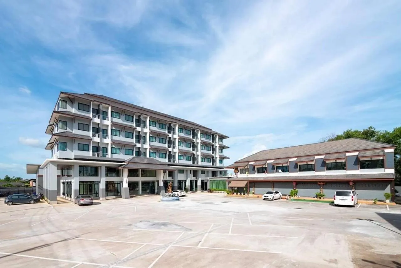 Facade/entrance in Pura Nakhon Hotel
