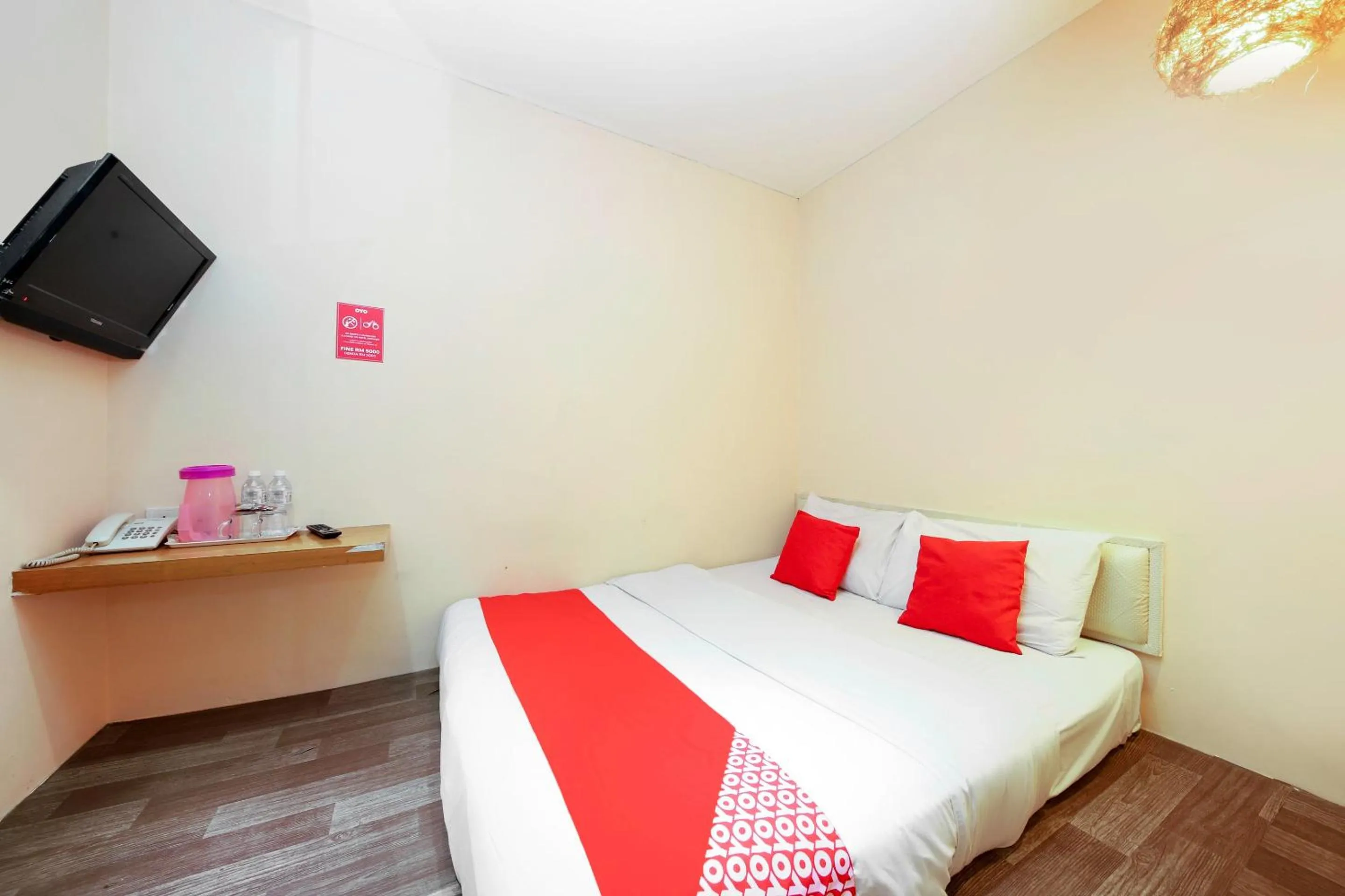 Bedroom, Bed in OYO 479 The Green Hotel