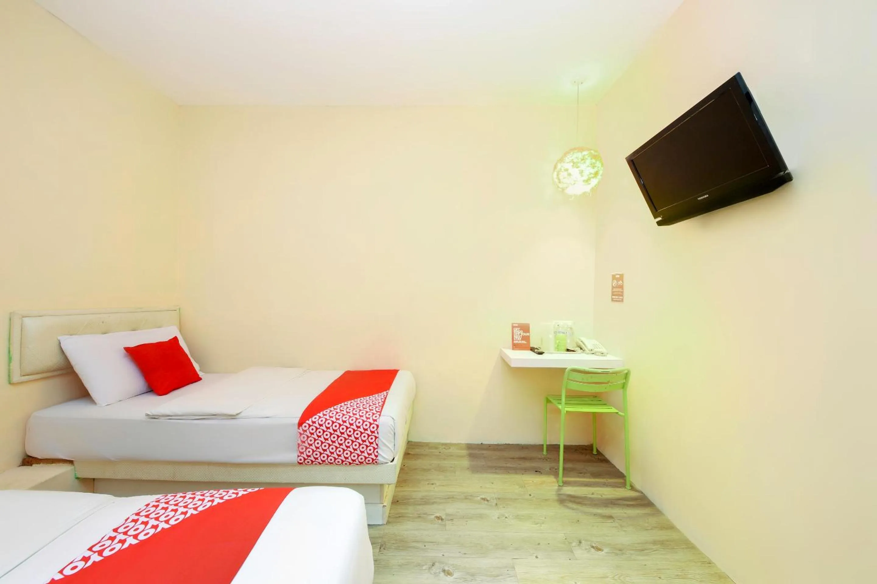 Bedroom, Bed in OYO 479 The Green Hotel