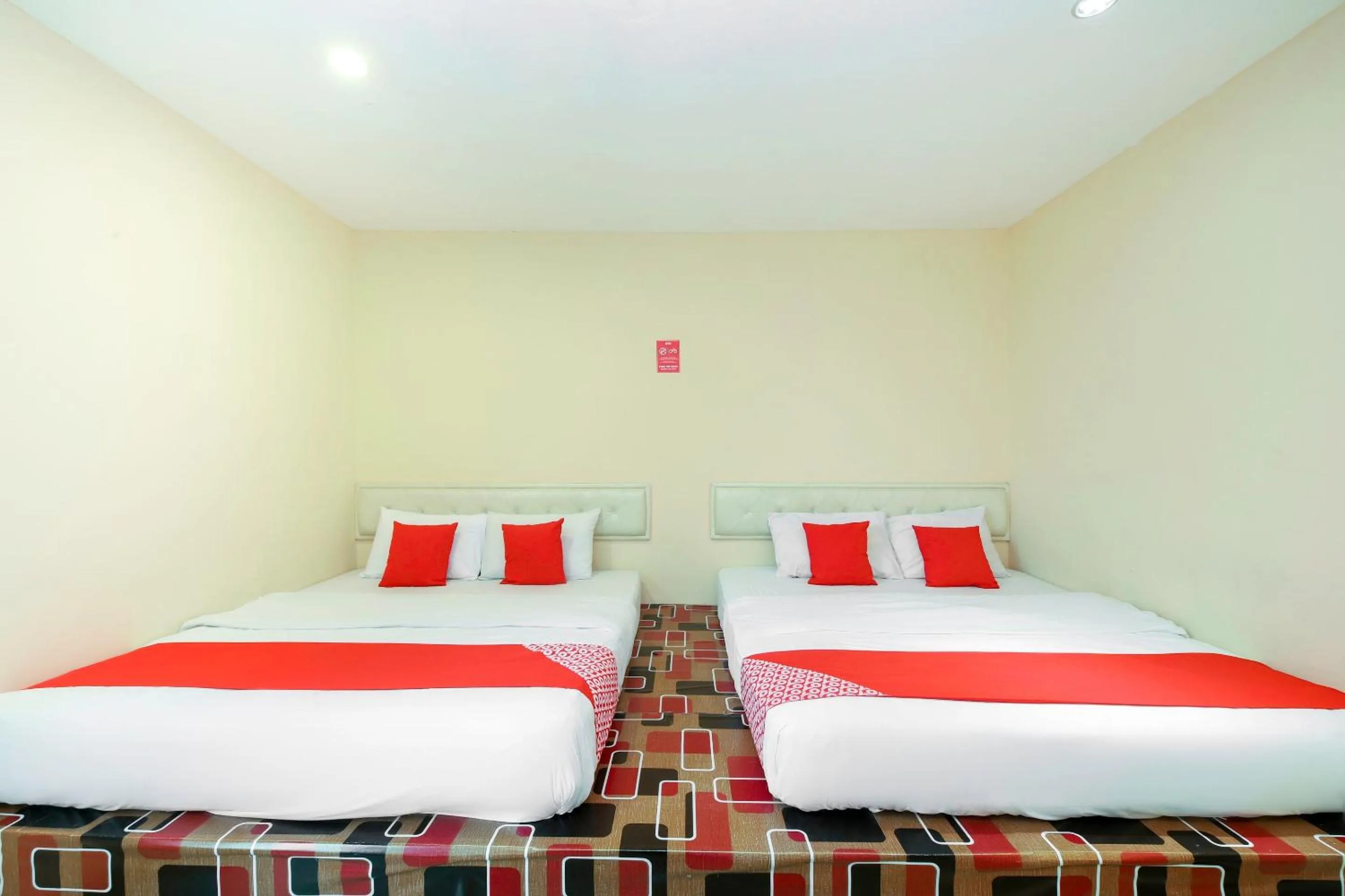 Bedroom, Bed in OYO 479 The Green Hotel