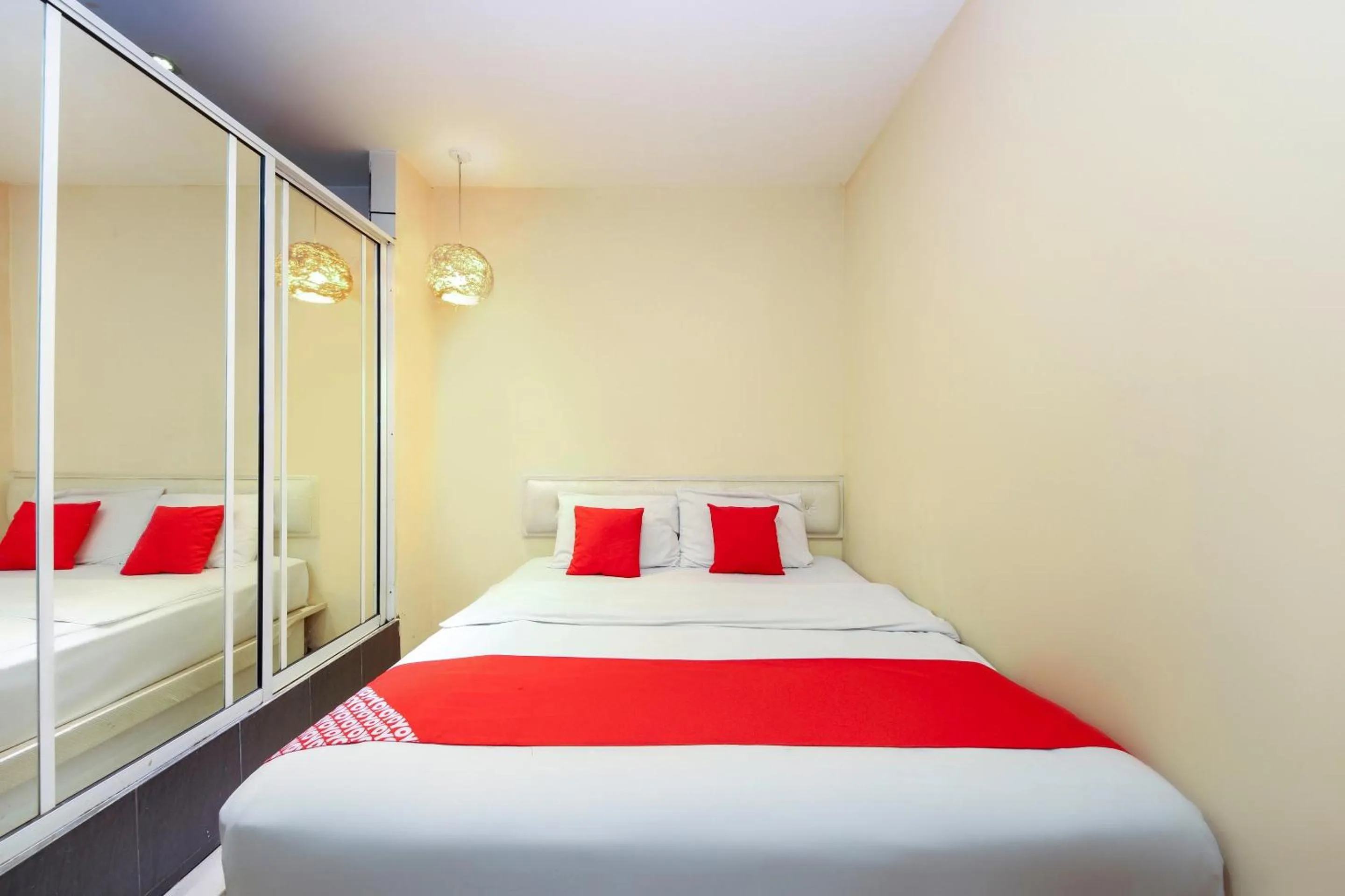 Bedroom, Bed in OYO 479 The Green Hotel