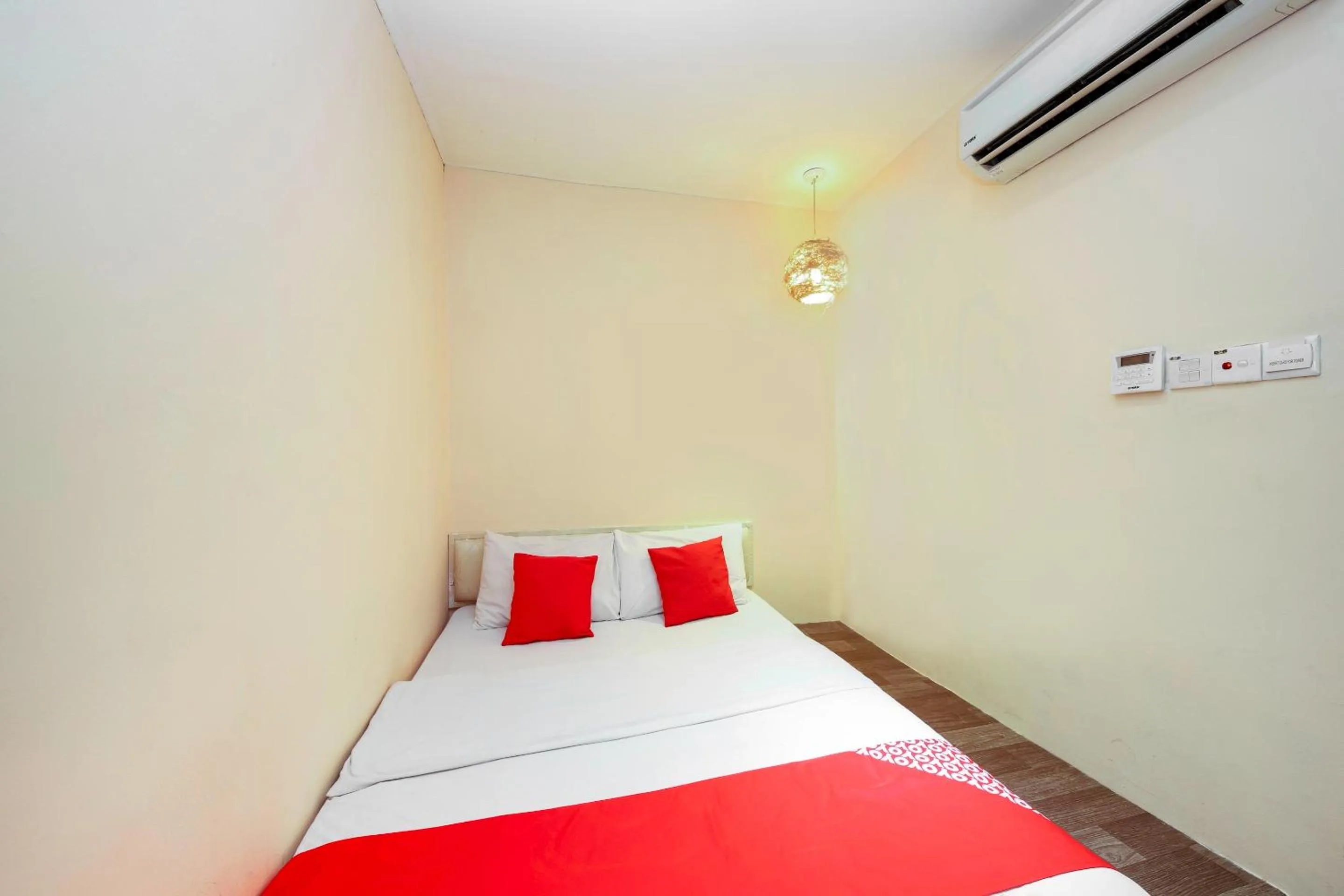 Bedroom, Bed in OYO 479 The Green Hotel