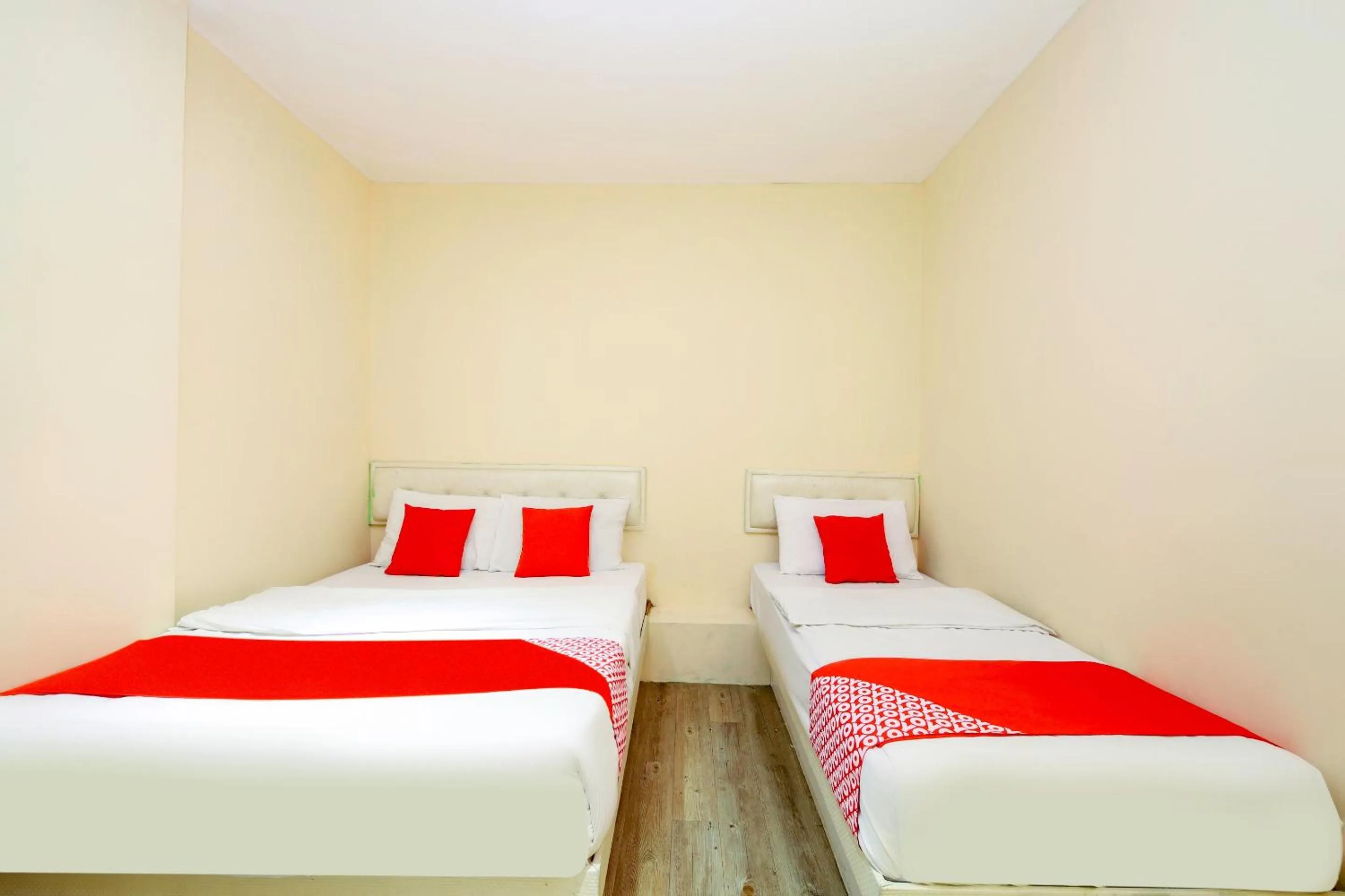 Bedroom, Bed in OYO 479 The Green Hotel