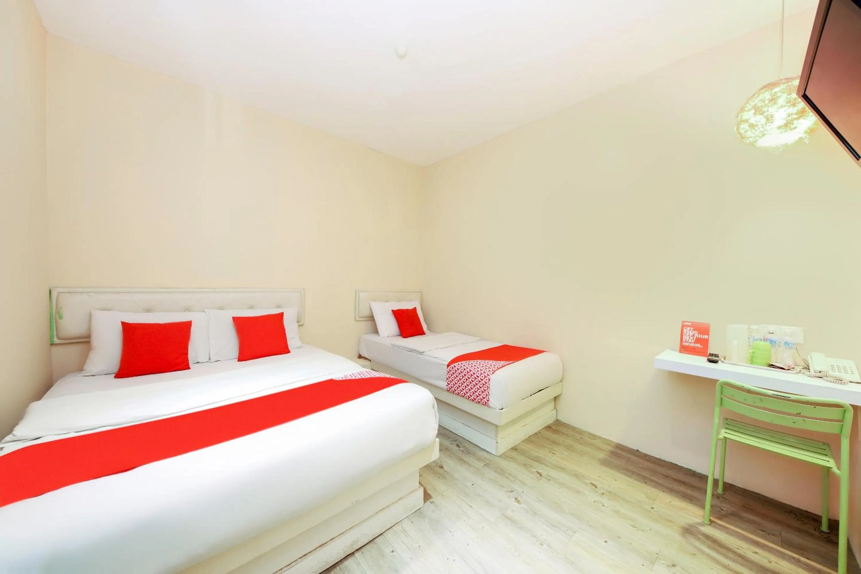 Bedroom, Bed in OYO 479 The Green Hotel