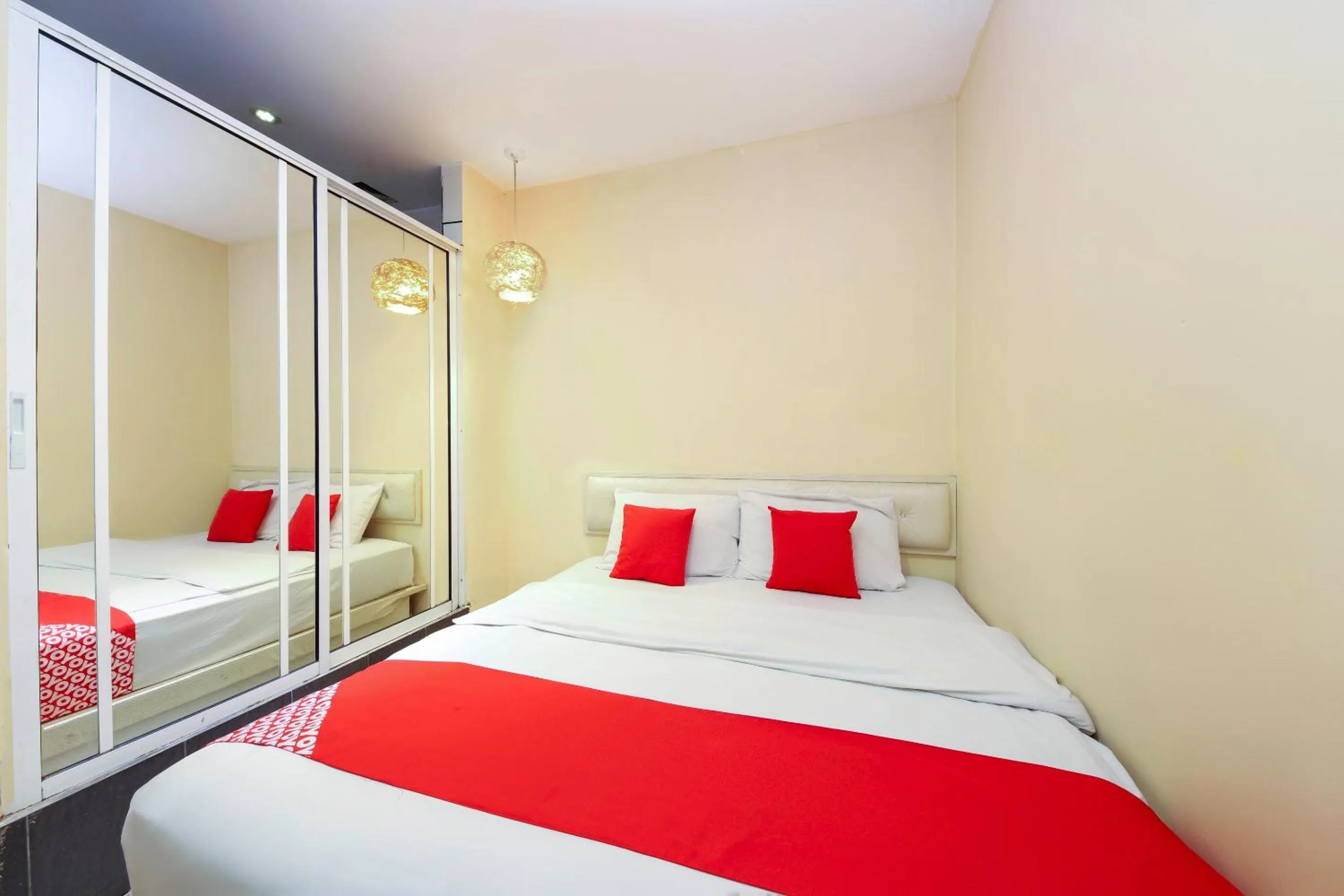 Bedroom, Bed in OYO 479 The Green Hotel