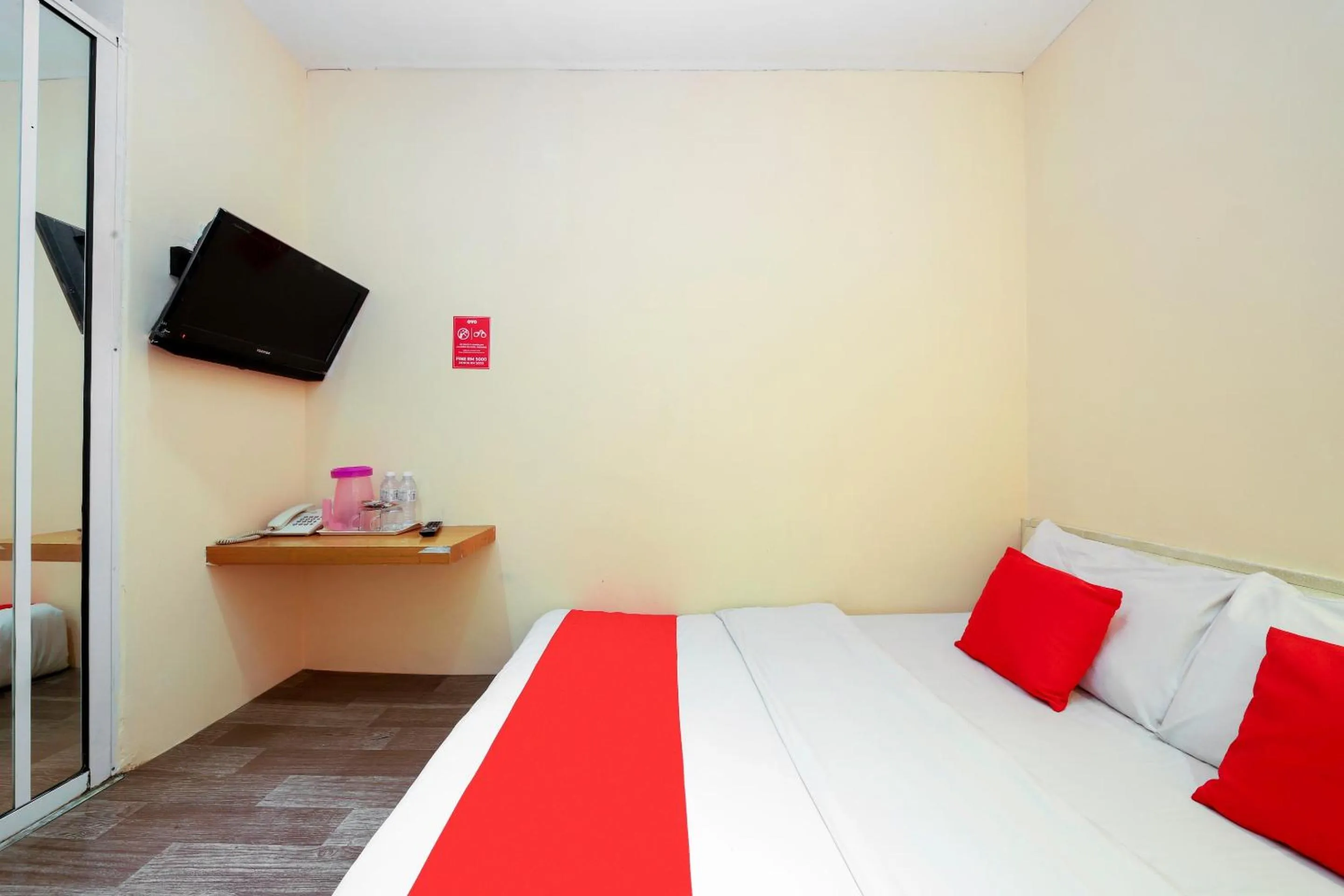 Bedroom, Bed in OYO 479 The Green Hotel