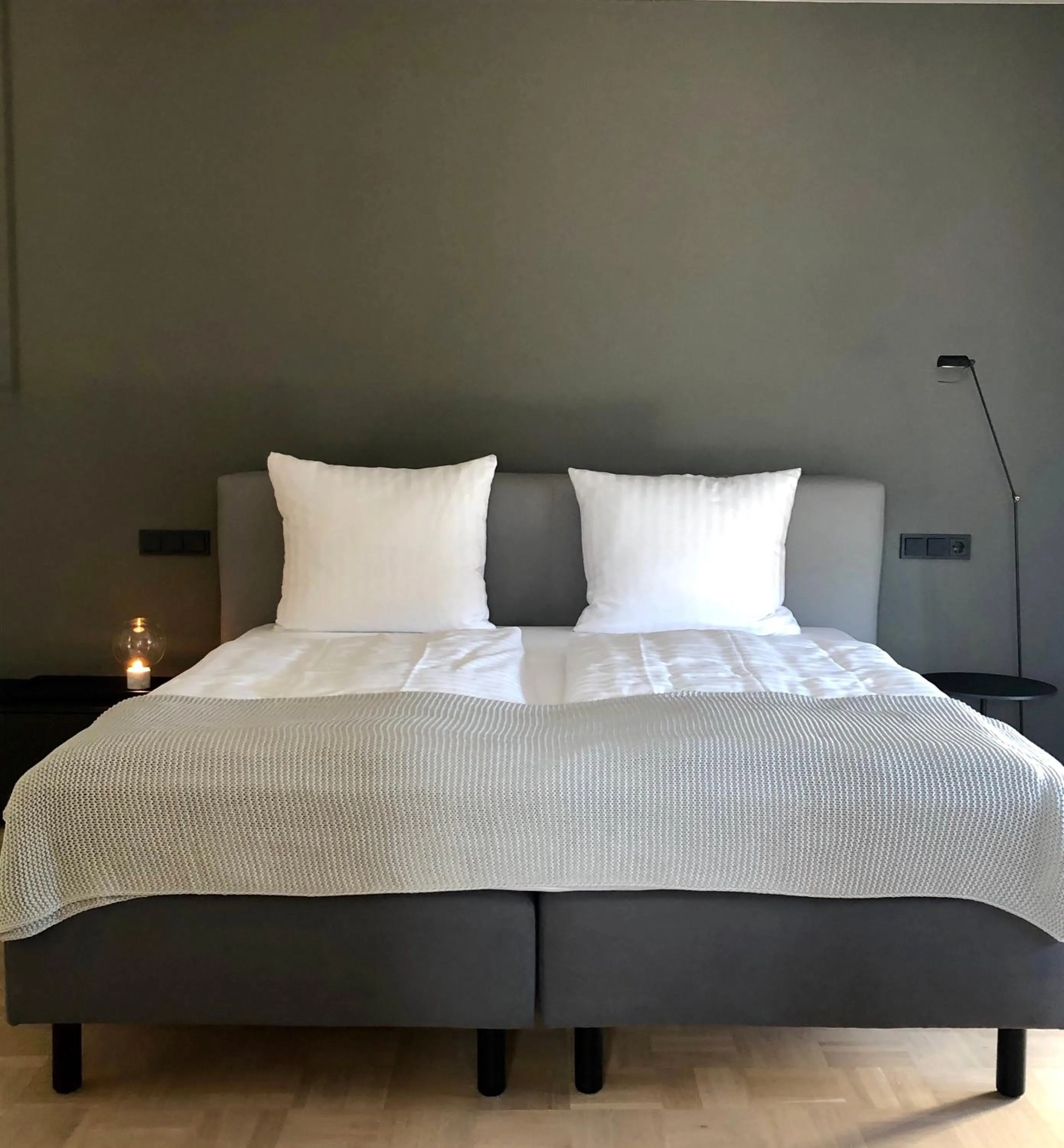 Decorative detail, Bed in Der Grüne Baum