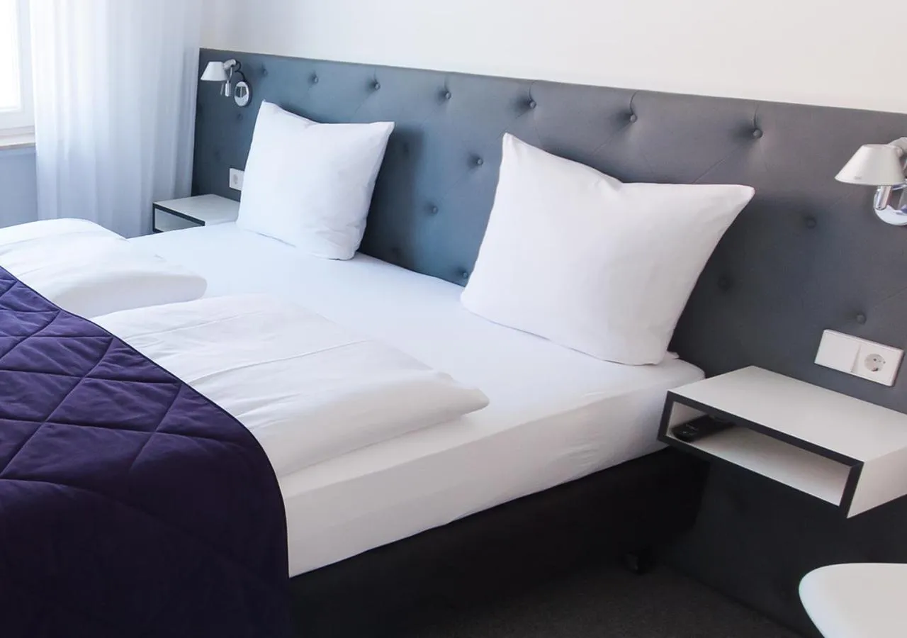 Decorative detail, Bed in Der Grüne Baum