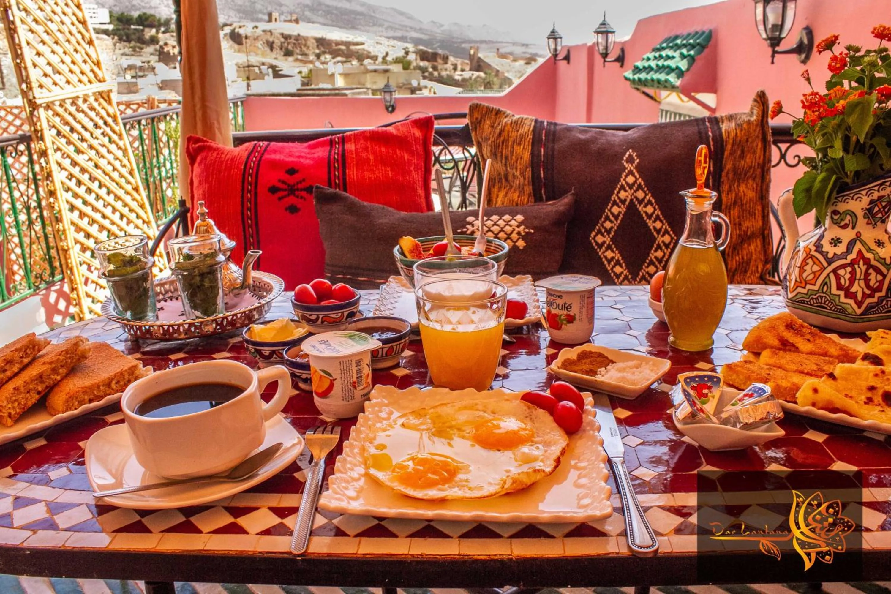 Dining area in Dar Lantana