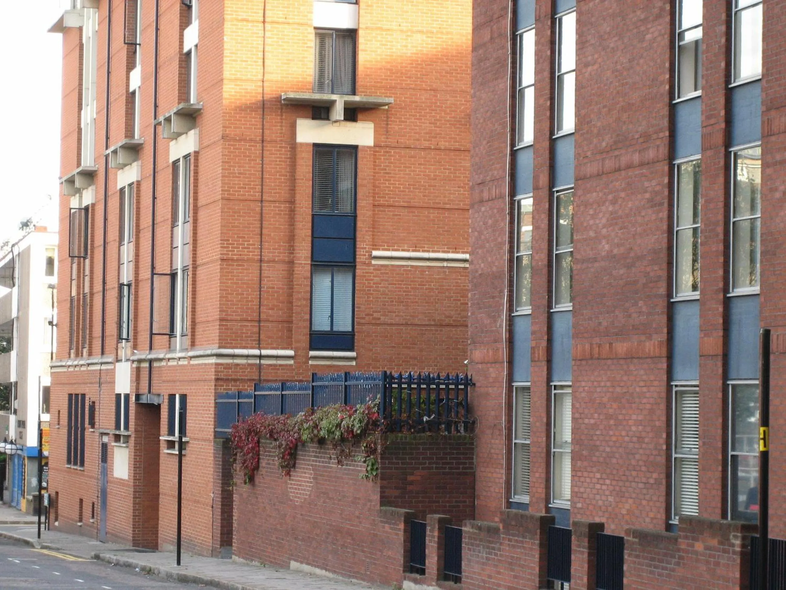 Facade/entrance in LSE Rosebery Hall