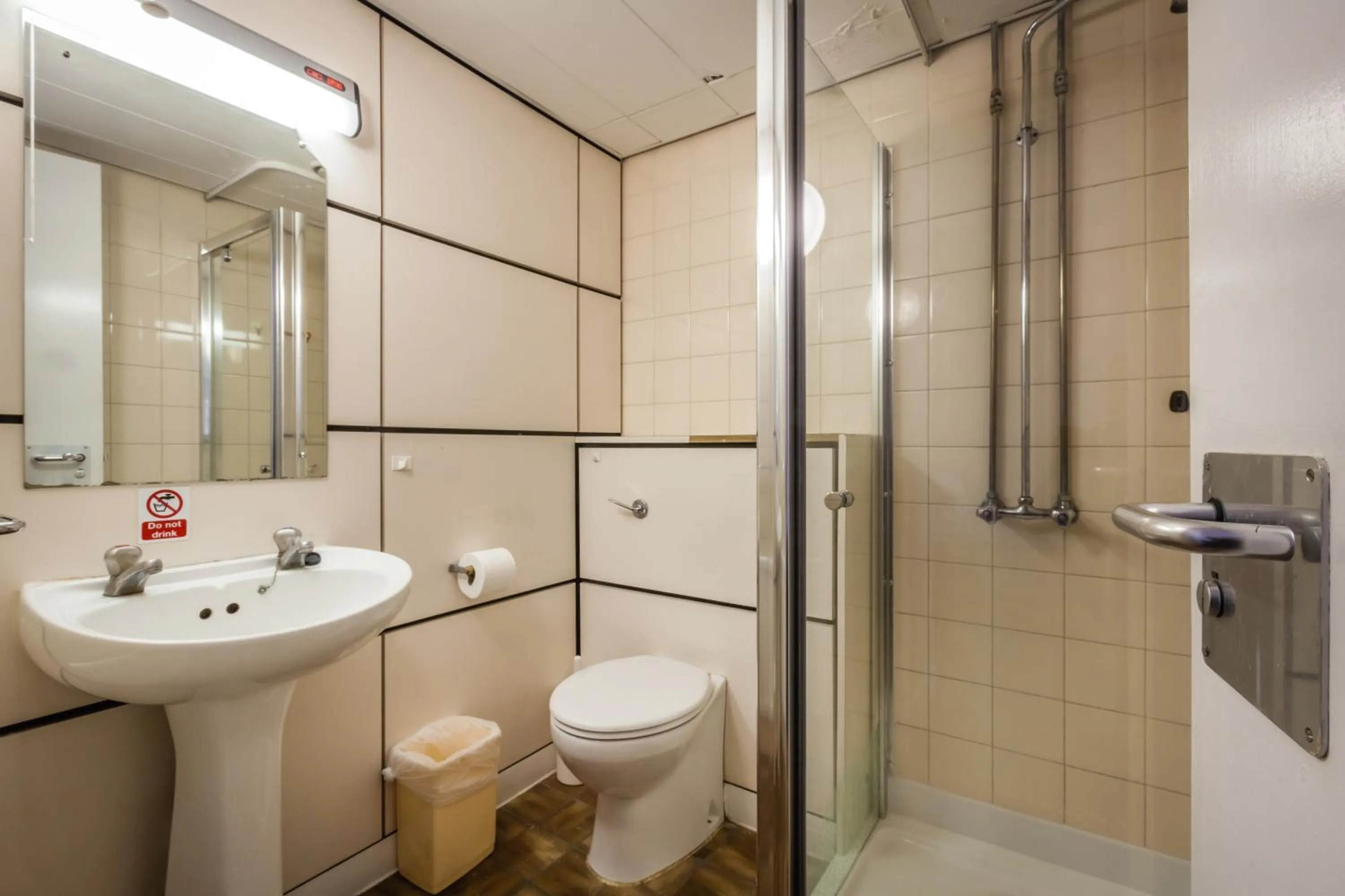 Bathroom in LSE Rosebery Hall