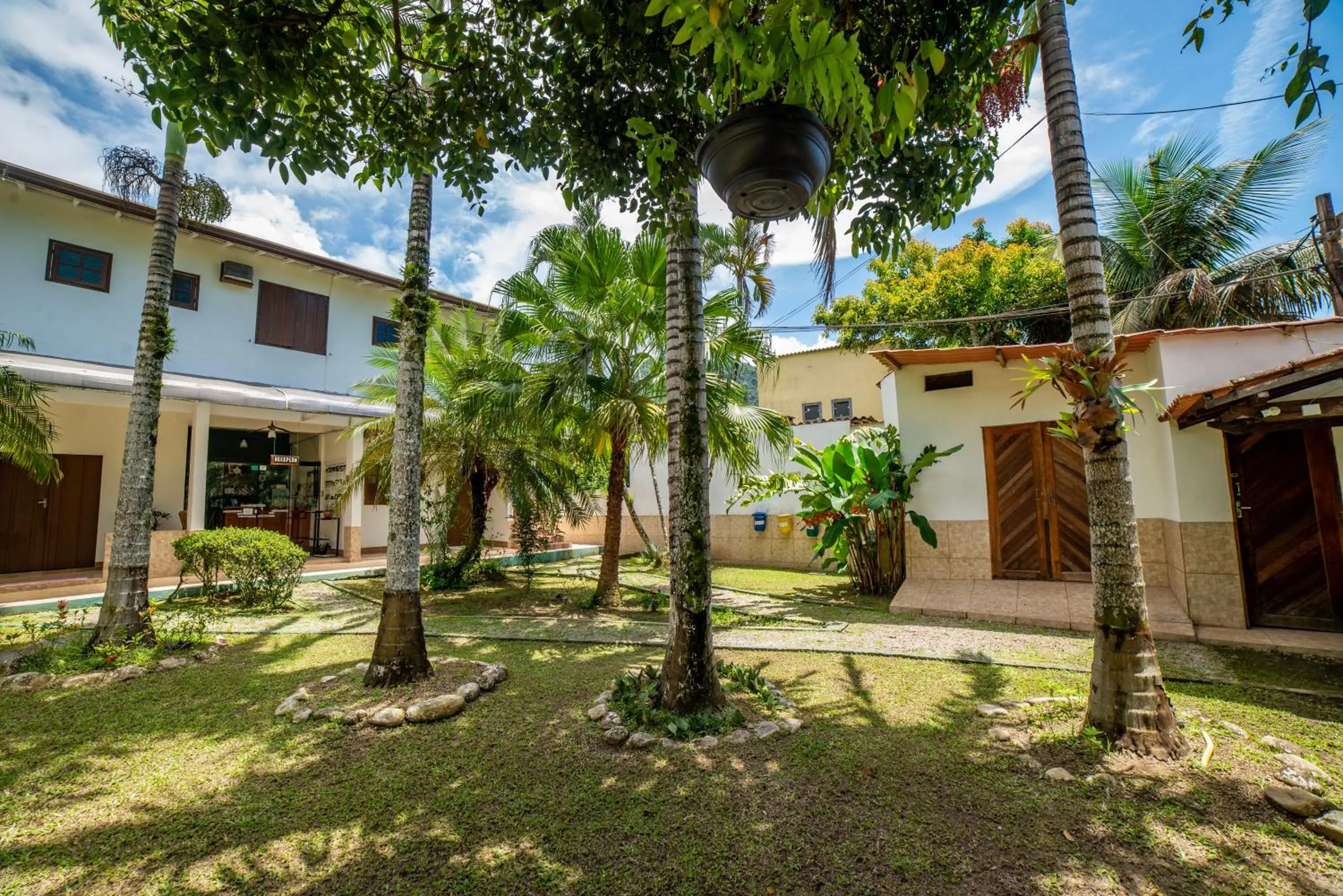 Garden in Pousada Cantinho do Sossego localizada do lado Norte de Paraty próxima as Praias de Sao Gonçalo São Gonçalinho Aldeia dos Pataxós Cachoeira do Crepusculo Ilha do Pelad e muito mais