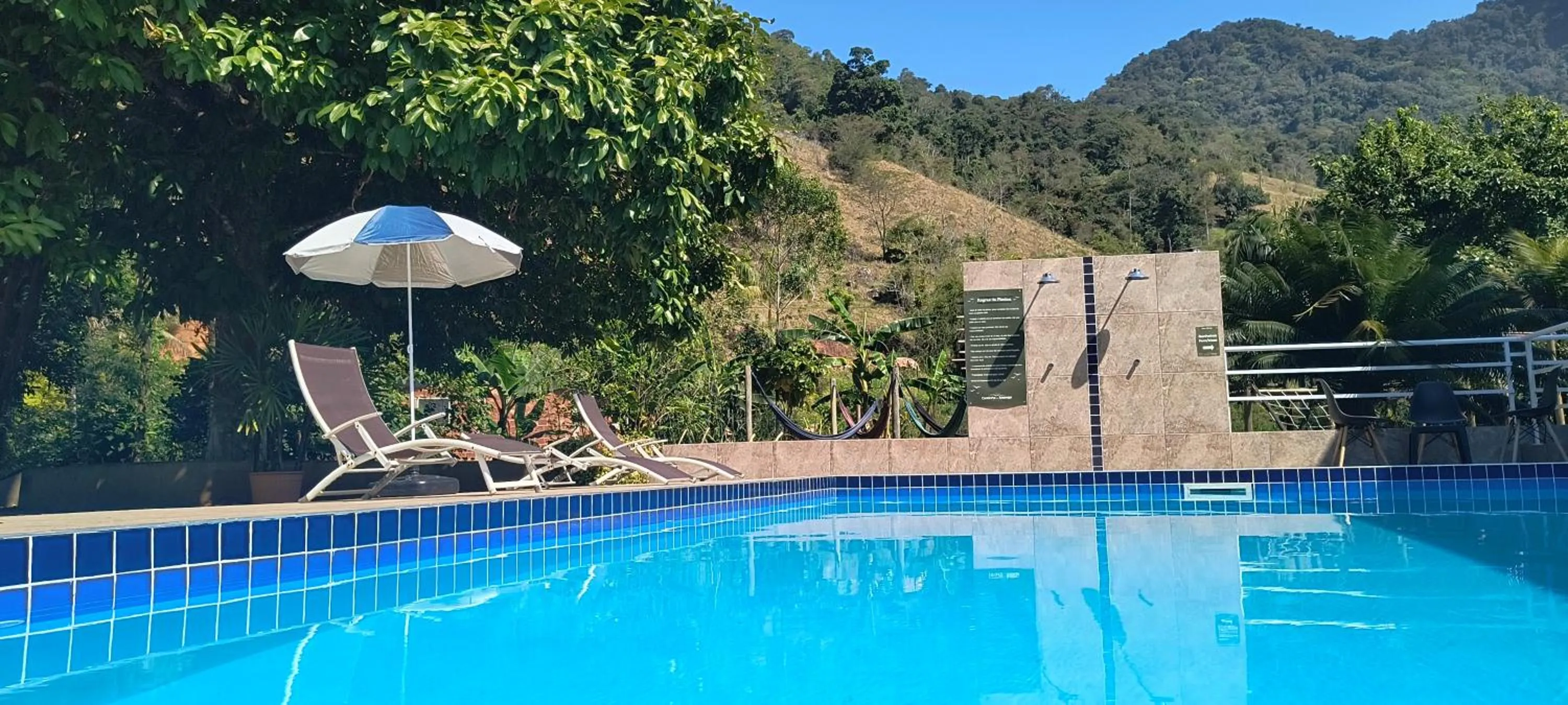 Swimming pool in Pousada Cantinho do Sossego localizada do lado Norte de Paraty próxima as Praias de Sao Gonçalo São Gonçalinho Aldeia dos Pataxós Cachoeira do Crepusculo Ilha do Pelad e muito mais