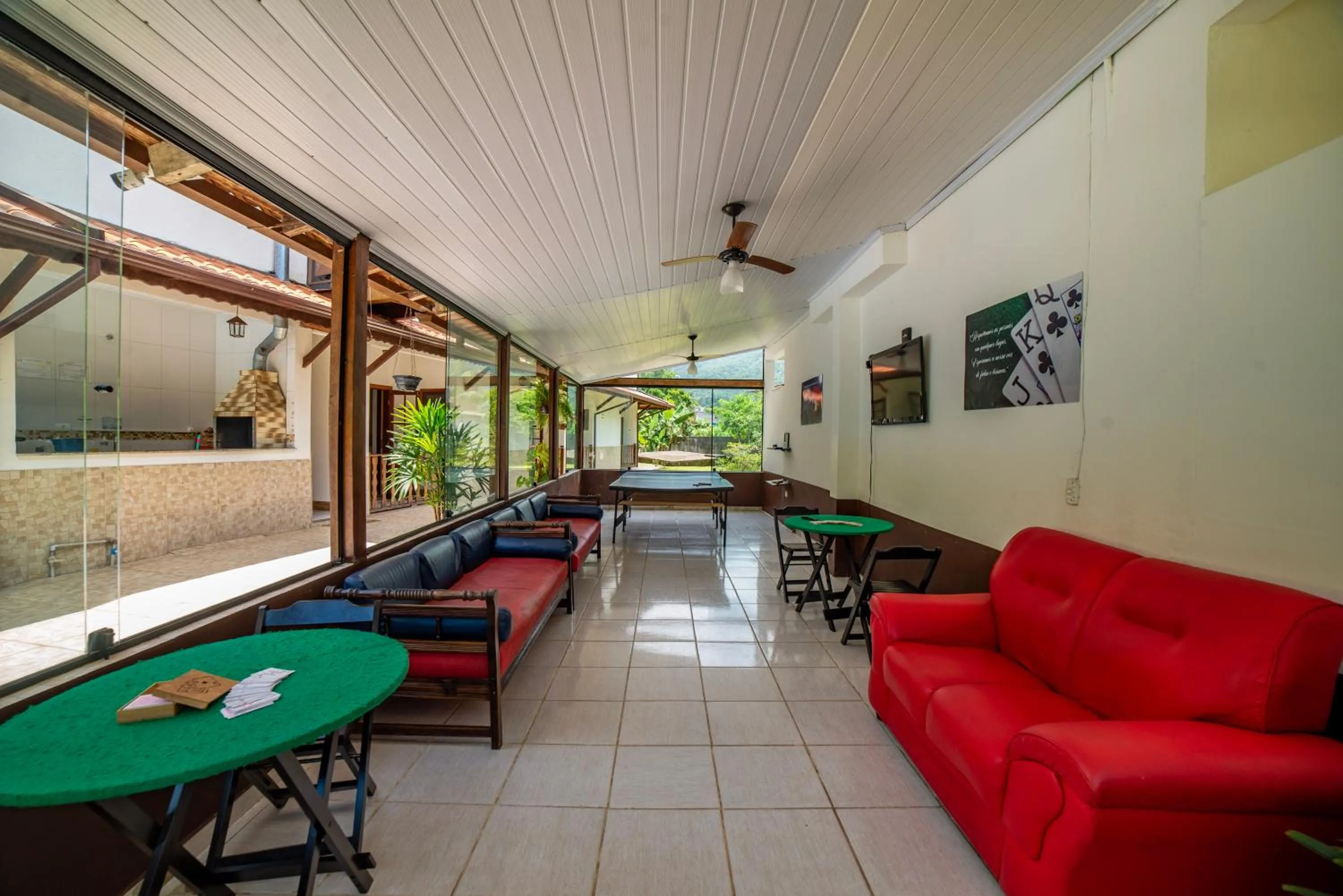 Game Room in Pousada Cantinho do Sossego localizada do lado Norte de Paraty próxima as Praias de Sao Gonçalo São Gonçalinho Aldeia dos Pataxós Cachoeira do Crepusculo Ilha do Pelad e muito mais