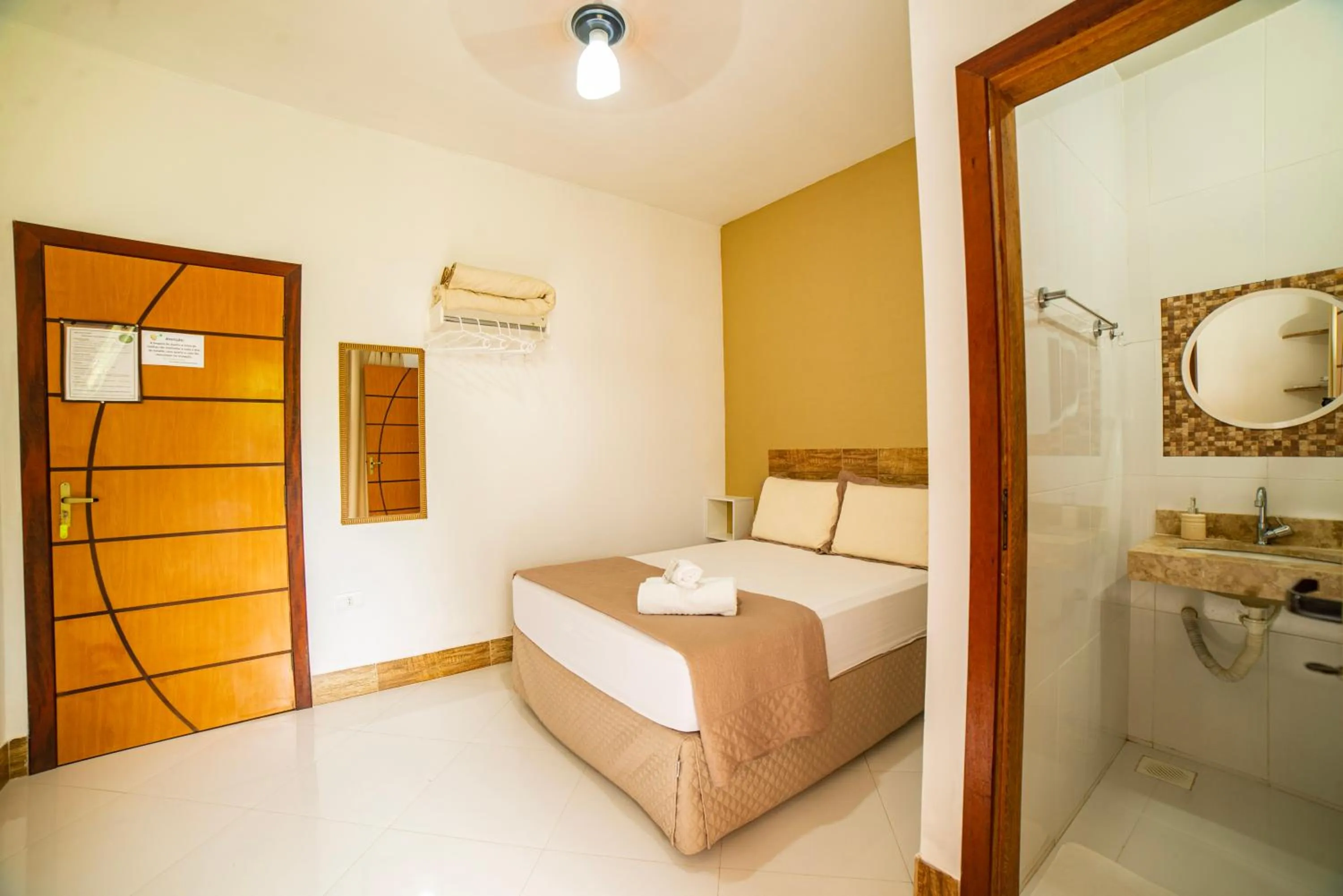 Photo of the whole room, Bed in Pousada Cantinho do Sossego localizada do lado Norte de Paraty próxima as Praias de Sao Gonçalo São Gonçalinho Aldeia dos Pataxós Cachoeira do Crepusculo Ilha do Pelad e muito mais
