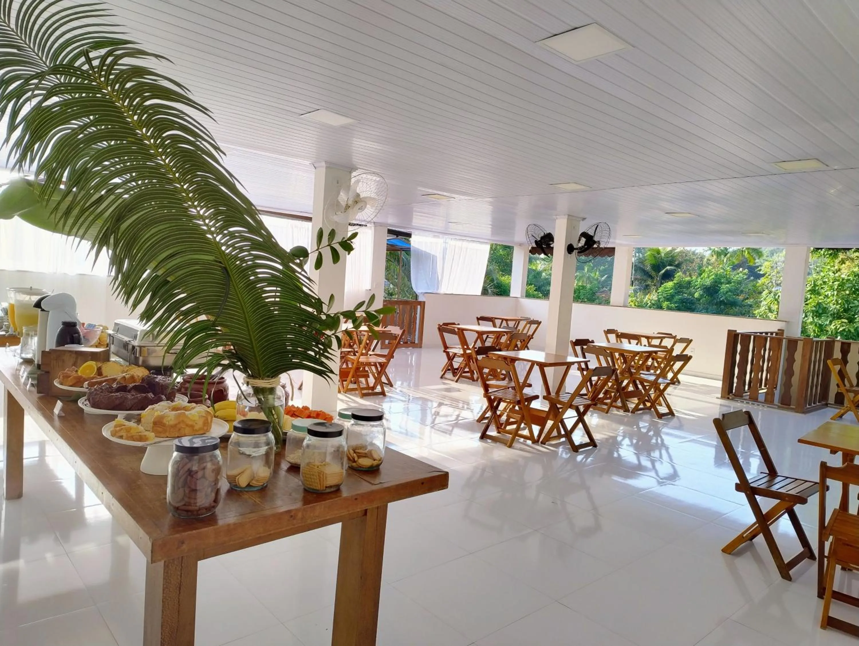 Breakfast in Pousada Cantinho do Sossego localizada do lado Norte de Paraty próxima as Praias de Sao Gonçalo São Gonçalinho Aldeia dos Pataxós Cachoeira do Crepusculo Ilha do Pelad e muito mais