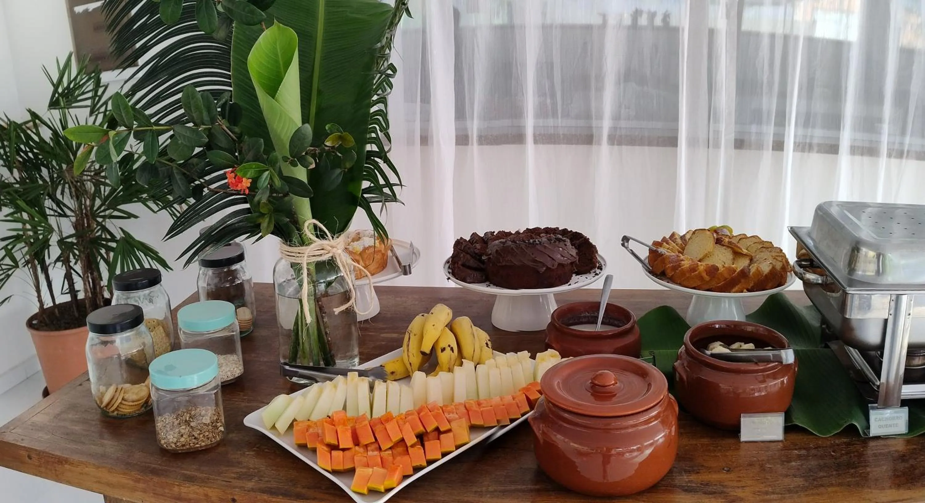 Breakfast in Pousada Cantinho do Sossego localizada do lado Norte de Paraty próxima as Praias de Sao Gonçalo São Gonçalinho Aldeia dos Pataxós Cachoeira do Crepusculo Ilha do Pelad e muito mais